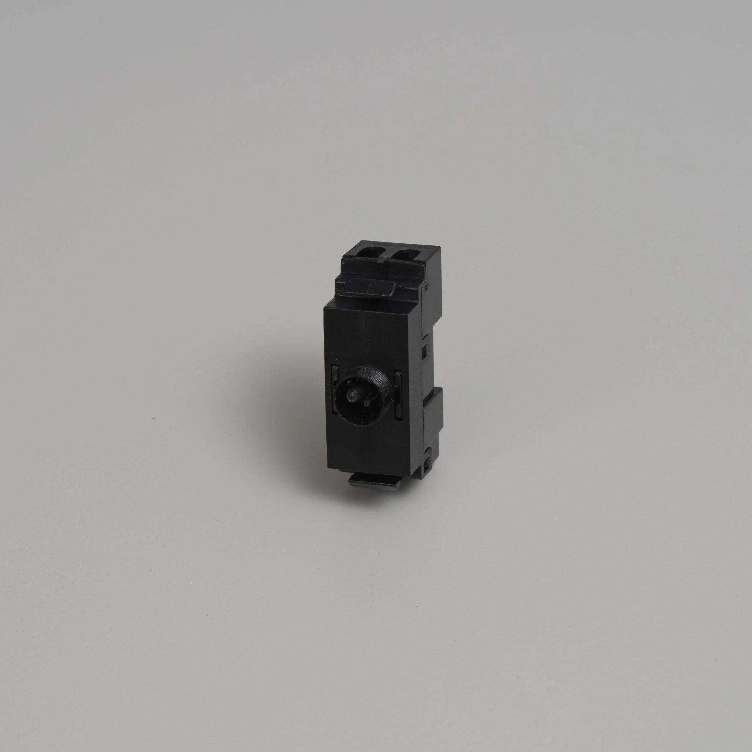 modul-cu-intrerupator-2-cai-buster-and-punch-paris14a-ro-1.jpg