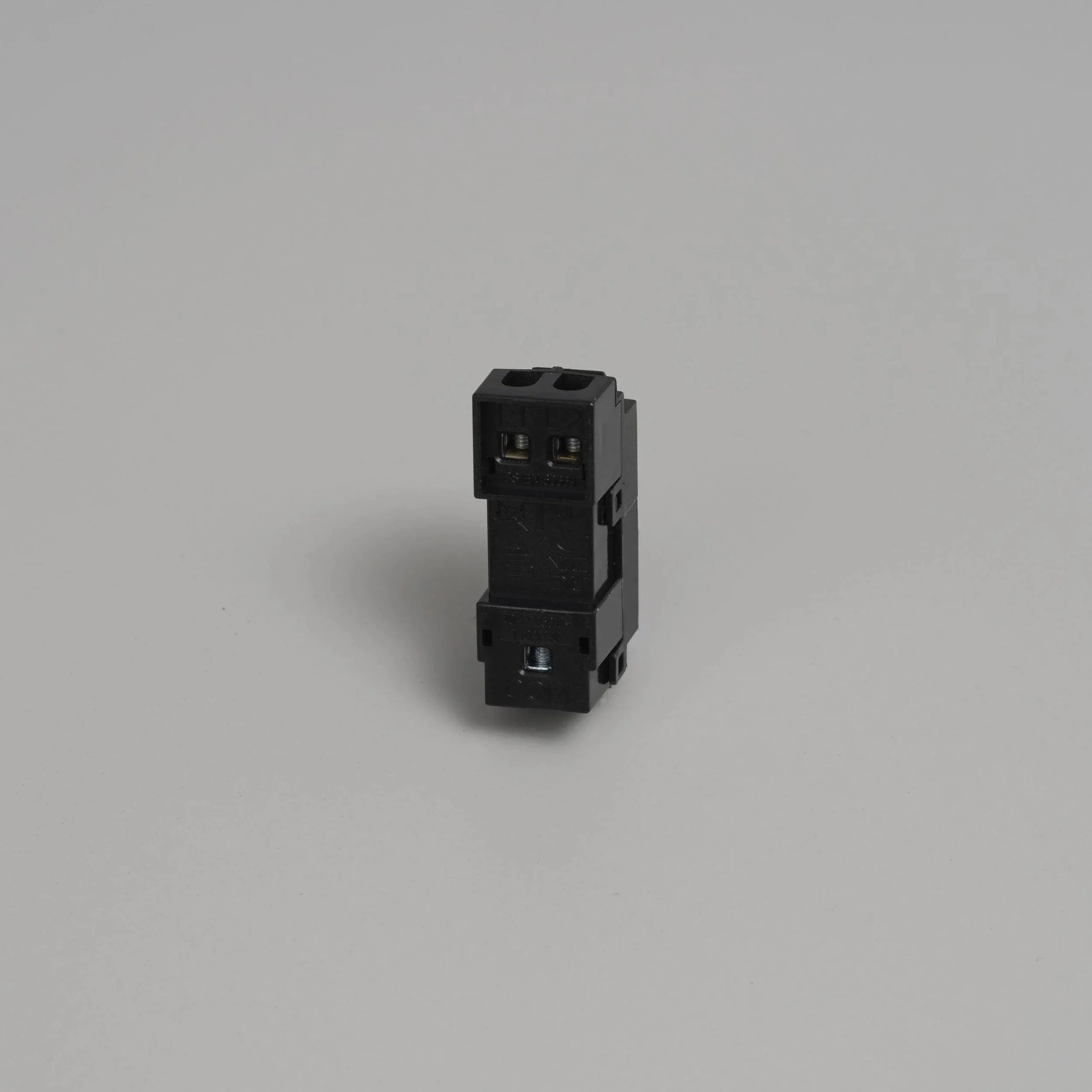 modul-cu-intrerupator-2-cai-buster-and-punch-paris14a-ro-2.jpg
