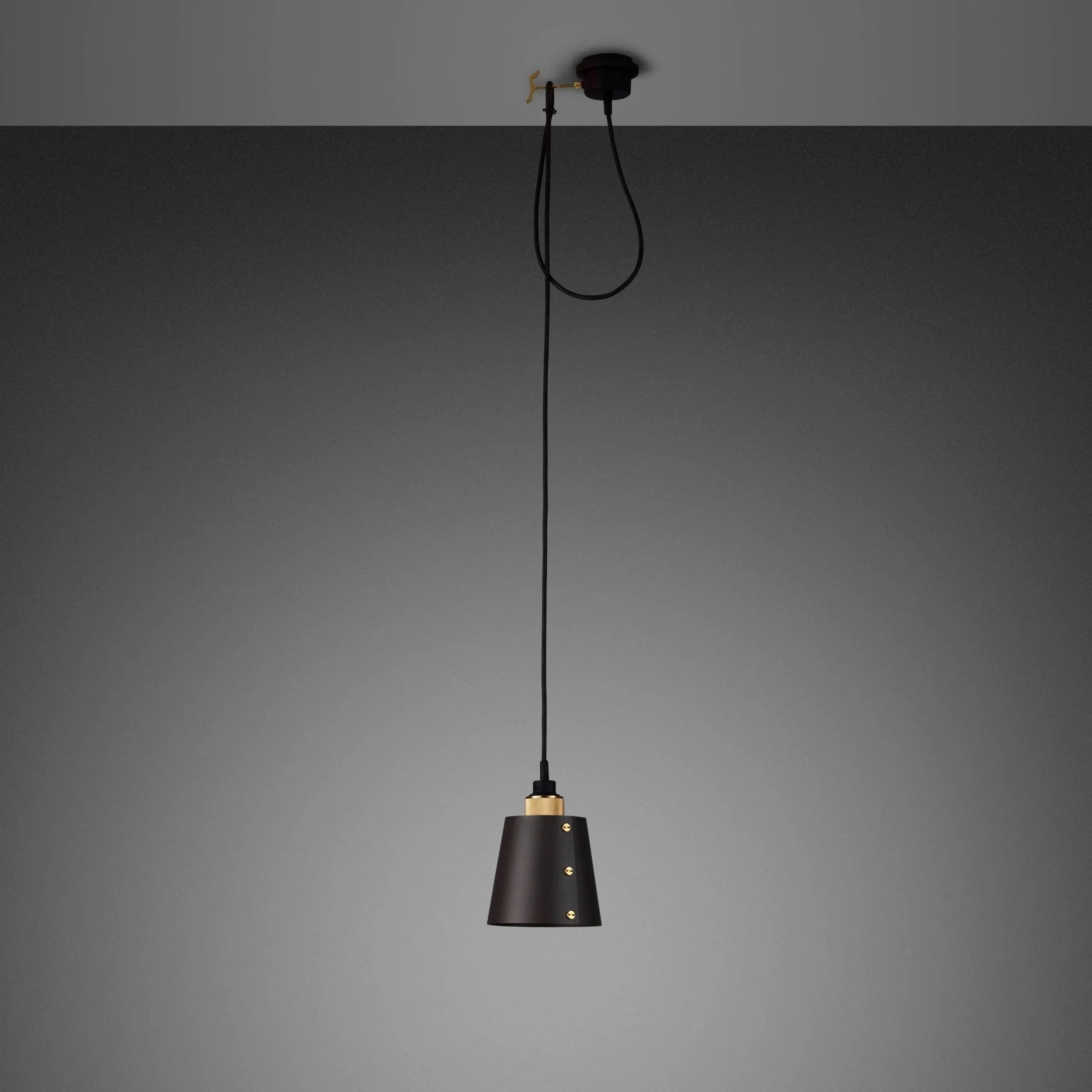 pendant-hooked-1-0-small-graphite-buster-and-punch-paris14a-ro-1.jpg