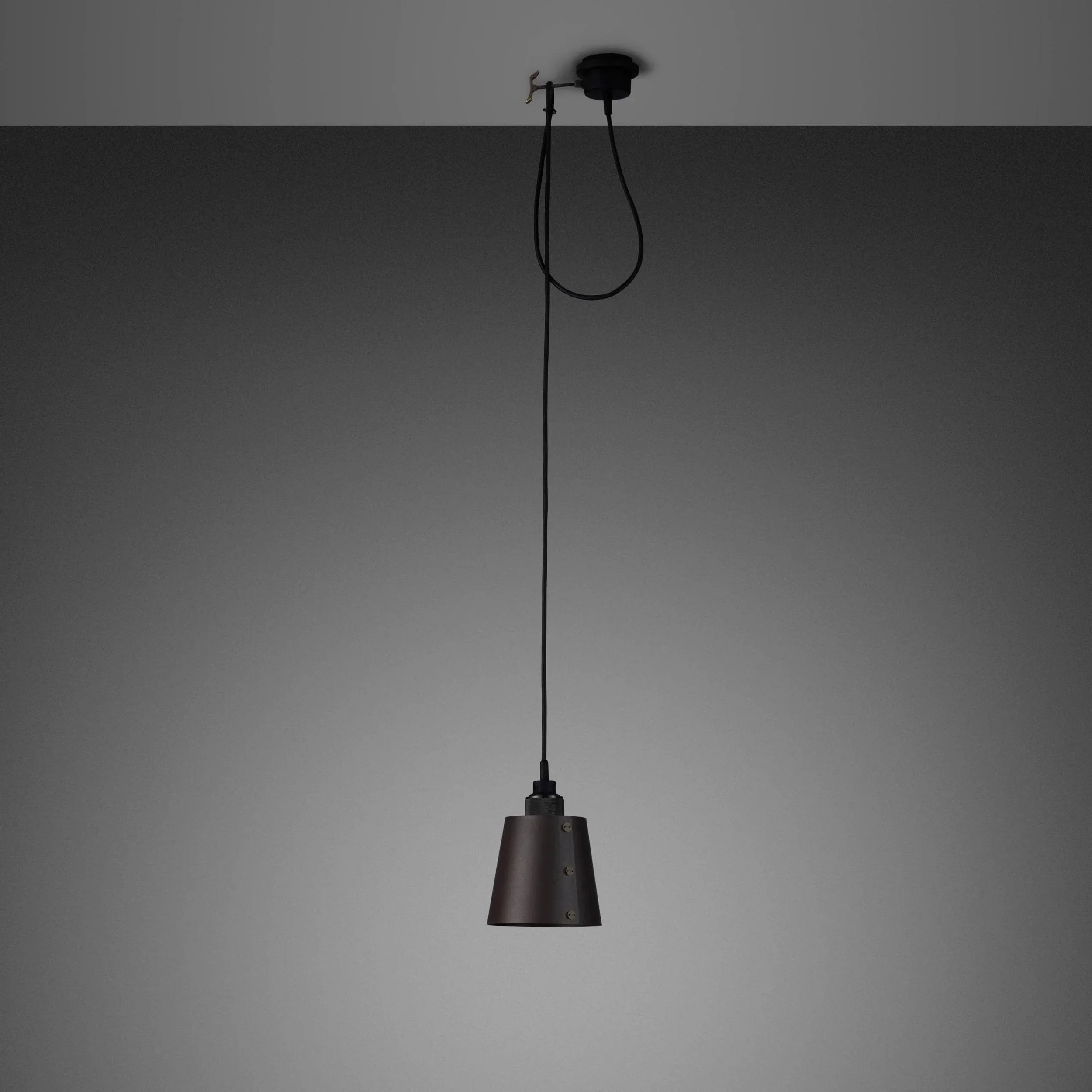 pendant-hooked-1-0-small-graphite-buster-and-punch-paris14a-ro-4.jpg