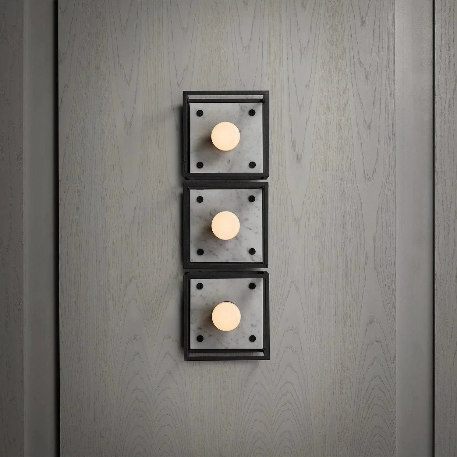 lampa-de-perete-caged-small-marmura-neagra-buster-and-punch-paris14a-ro-6.jpg