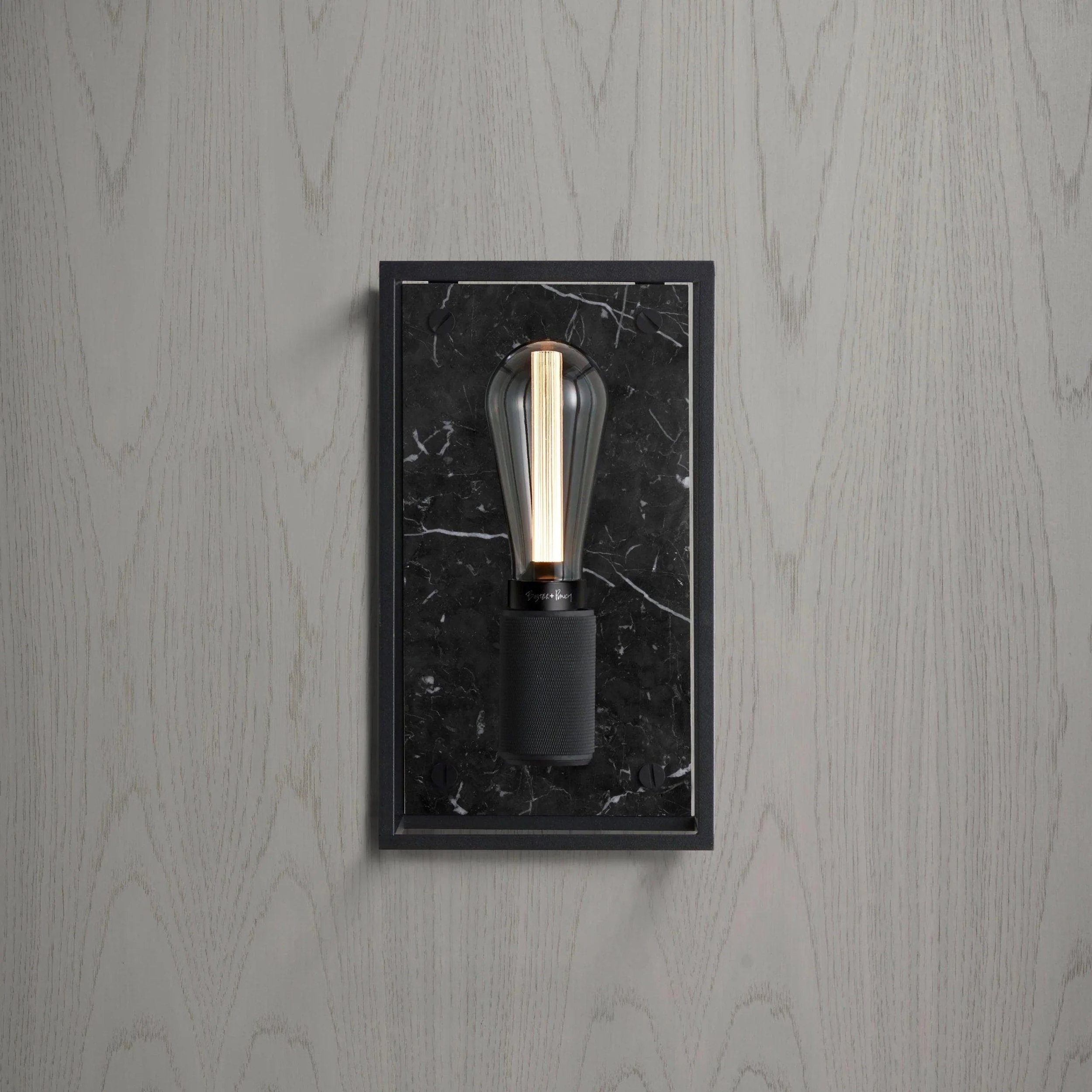 lampa-de-perete-caged-medium-marmura-neagra-buster-and-punch-paris14a-ro-3.jpg
