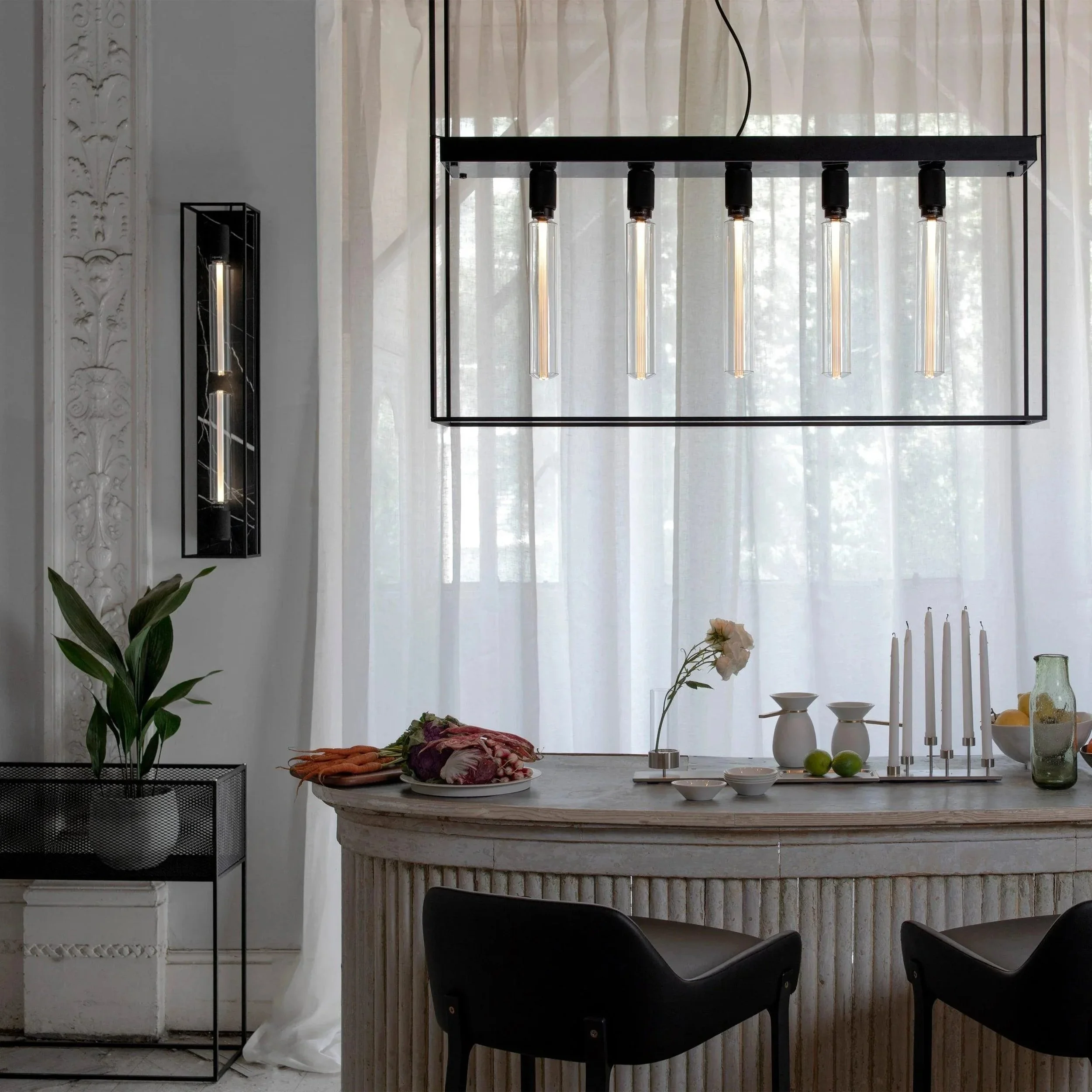 lampa-de-perete-caged-x-large-marmura-neagra-buster-and-punch-paris14a-ro-3.jpg