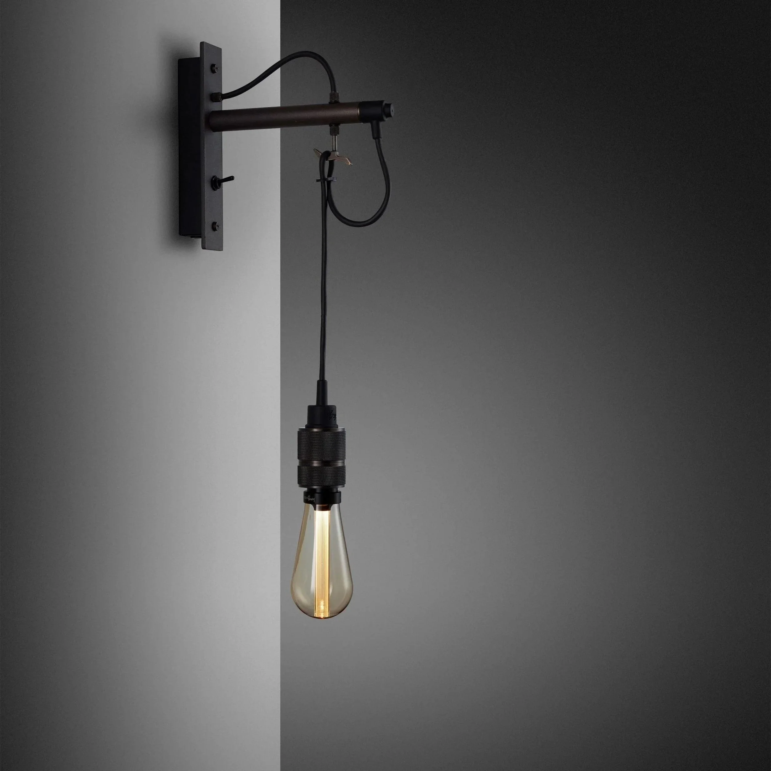lampa-de-perete-hooked-nude-graphite-buster-and-punch-paris14a-ro-10.jpg