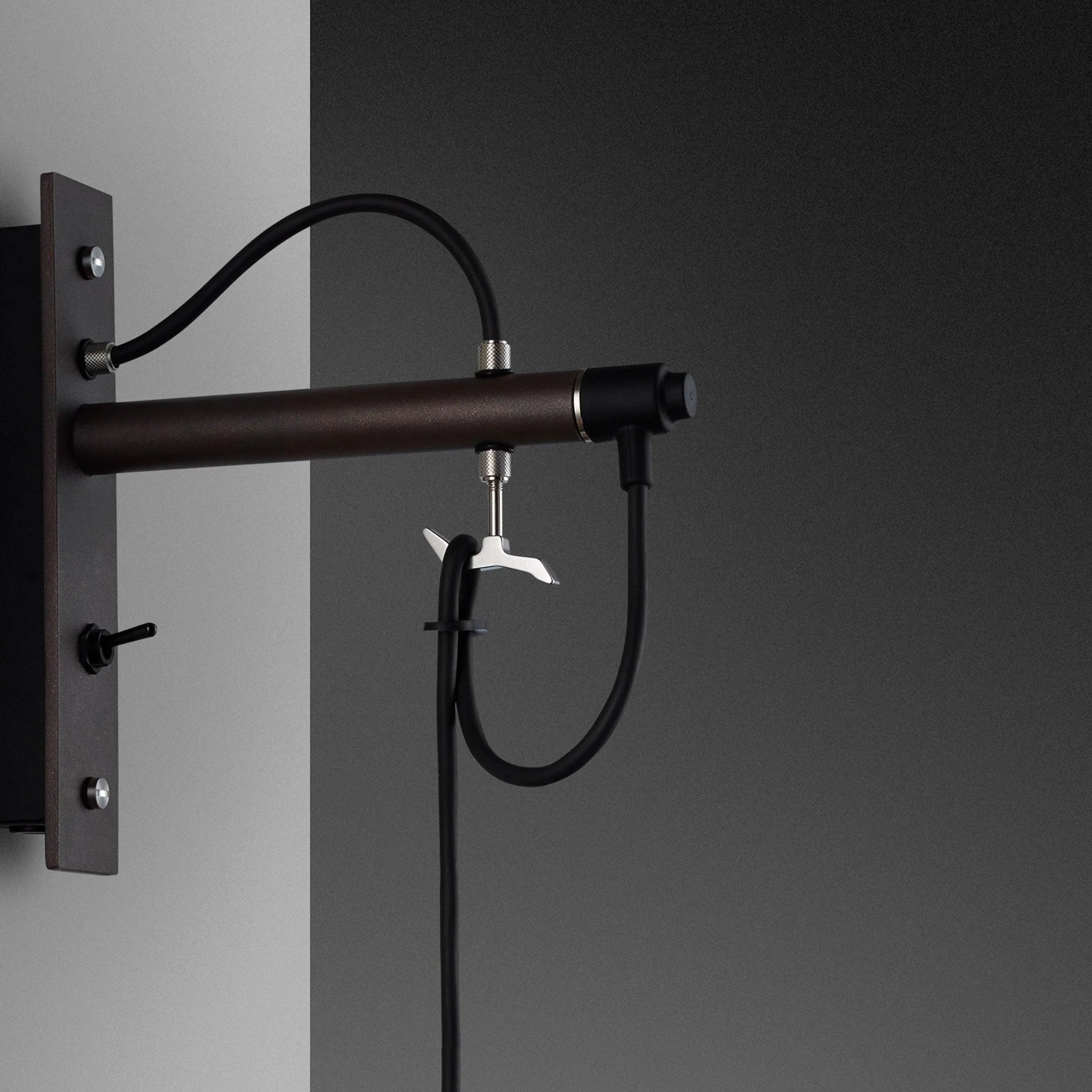 lampa-de-perete-hooked-nude-graphite-buster-and-punch-paris14a-ro-15.jpg