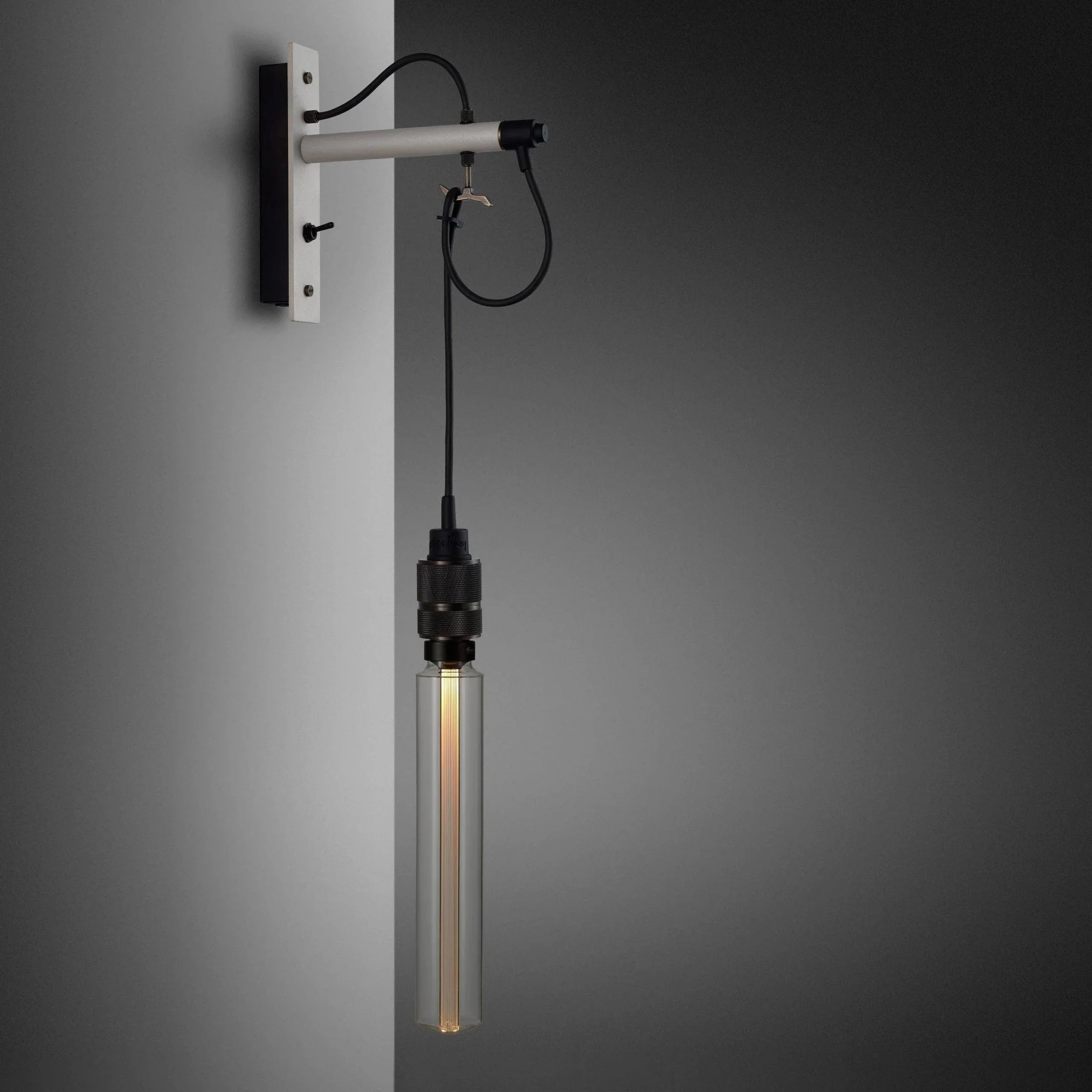 lampa-de-perete-hooked-nude-stone-buster-and-punch-paris14a-ro-7.jpg