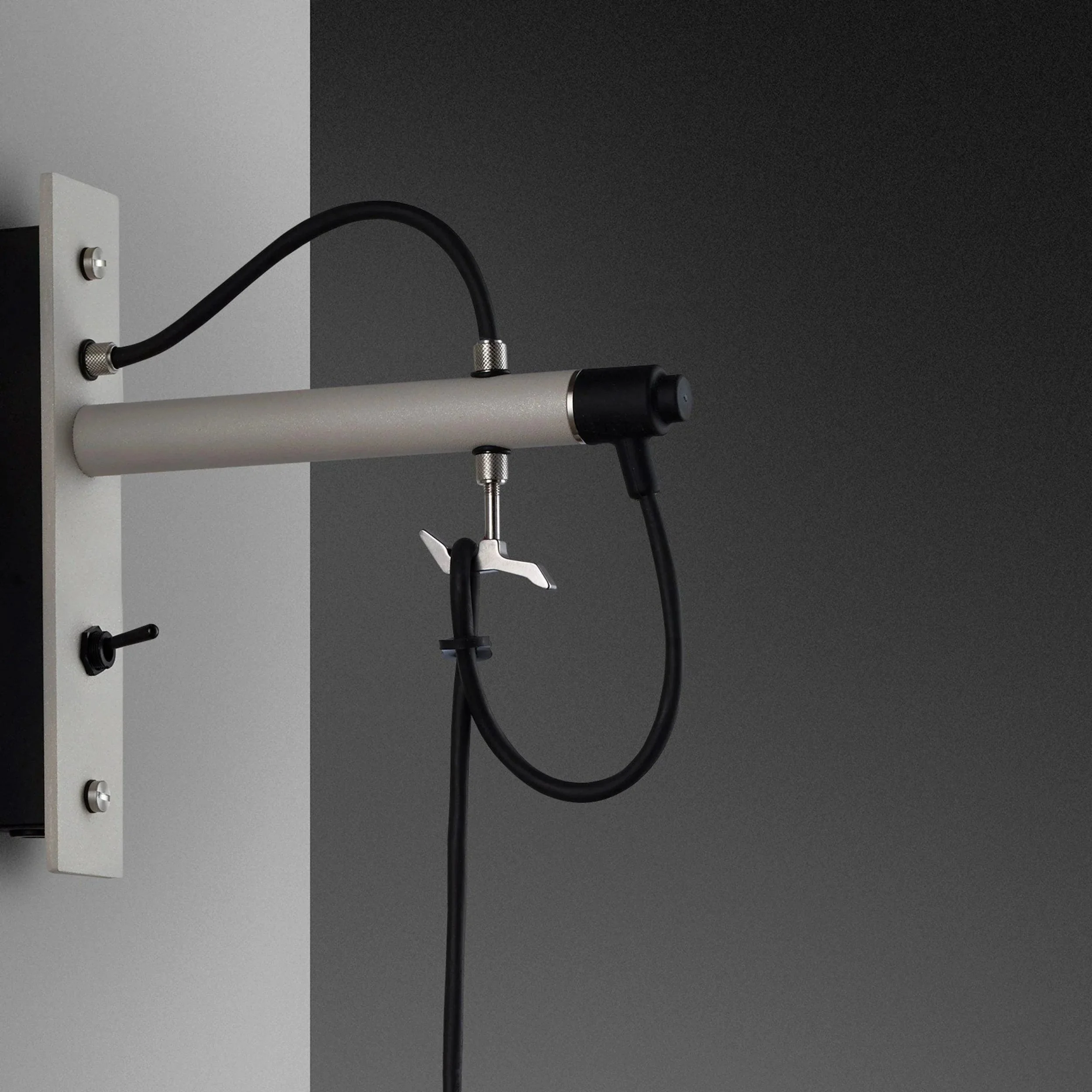 lampa-de-perete-hooked-nude-stone-buster-and-punch-paris14a-ro-10.jpg