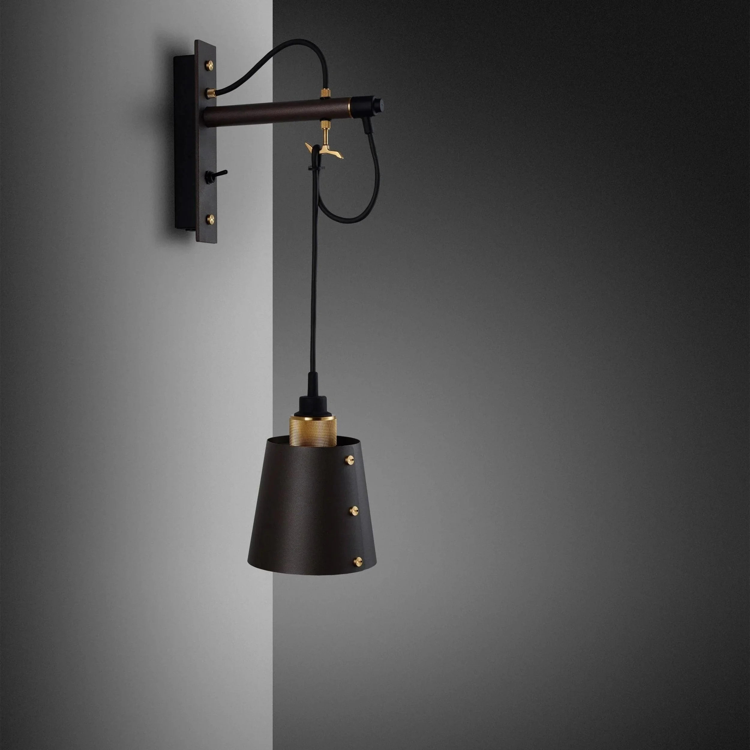 lampa-de-perete-hooked-small-graphite-buster-and-punch-paris14a-ro-1.jpg