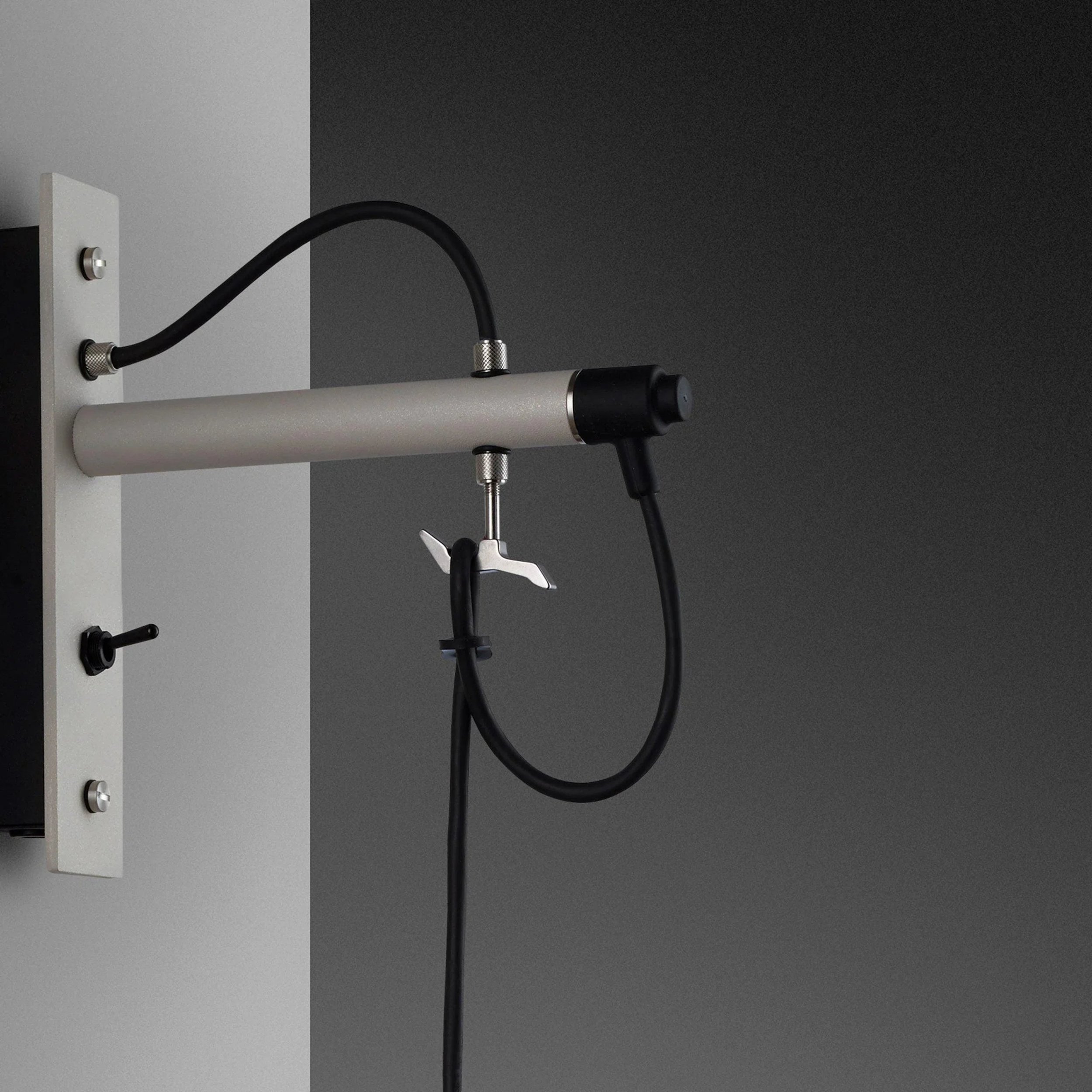 lampa-de-perete-hooked-small-stone-buster-and-punch-paris14a-ro-10.jpg