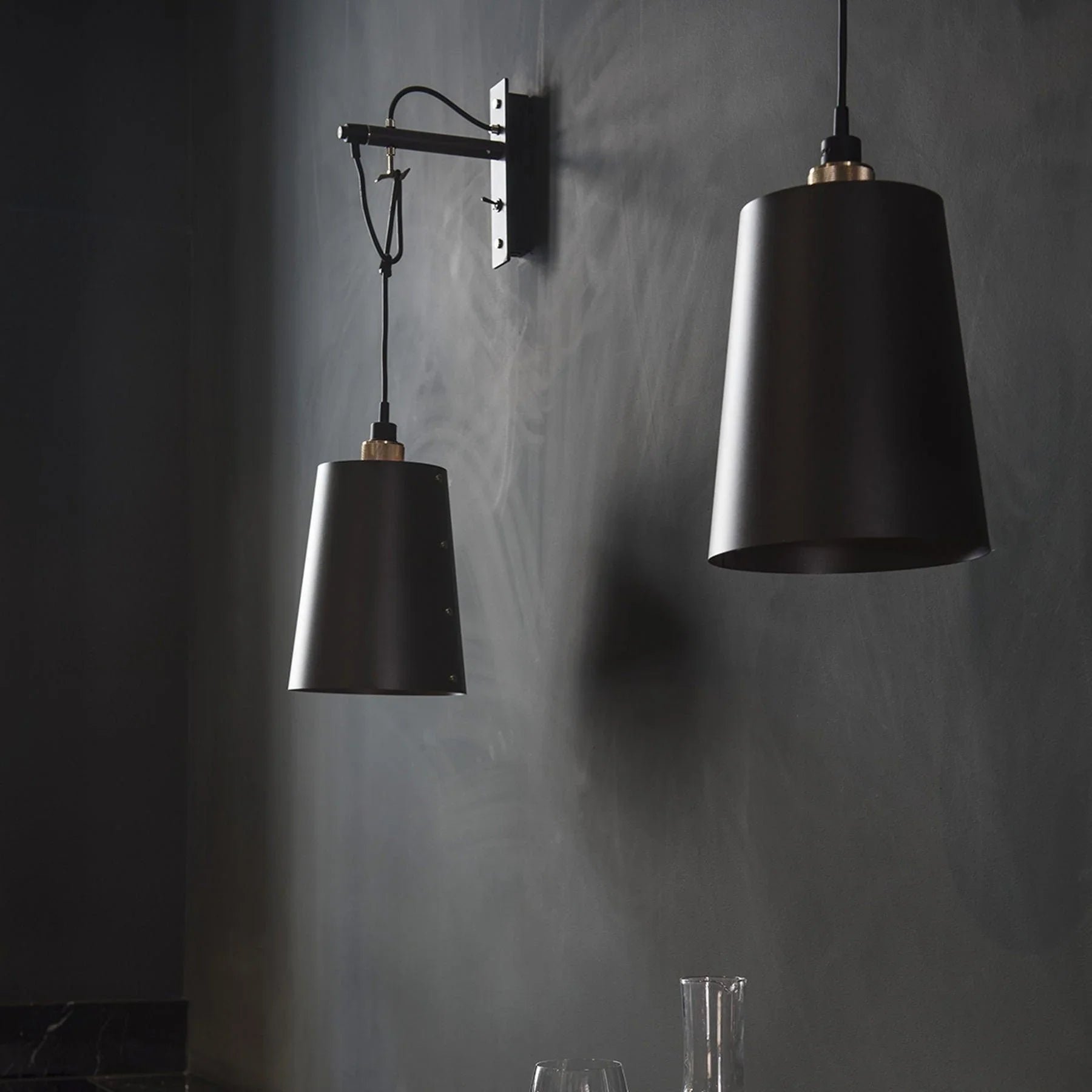 lampa-de-perete-hooked-large-graphite-buster-and-punch-paris14a-ro-3.jpg