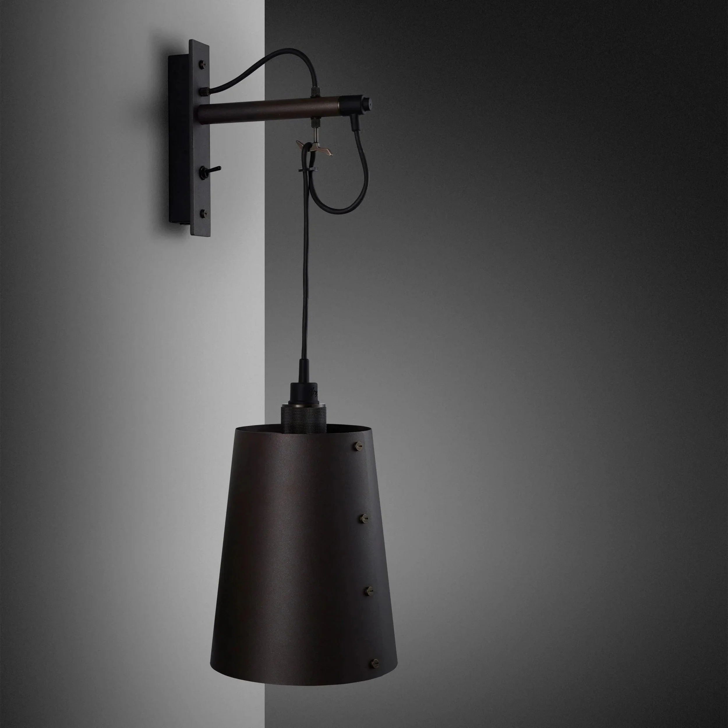 lampa-de-perete-hooked-large-graphite-buster-and-punch-paris14a-ro-4.jpg