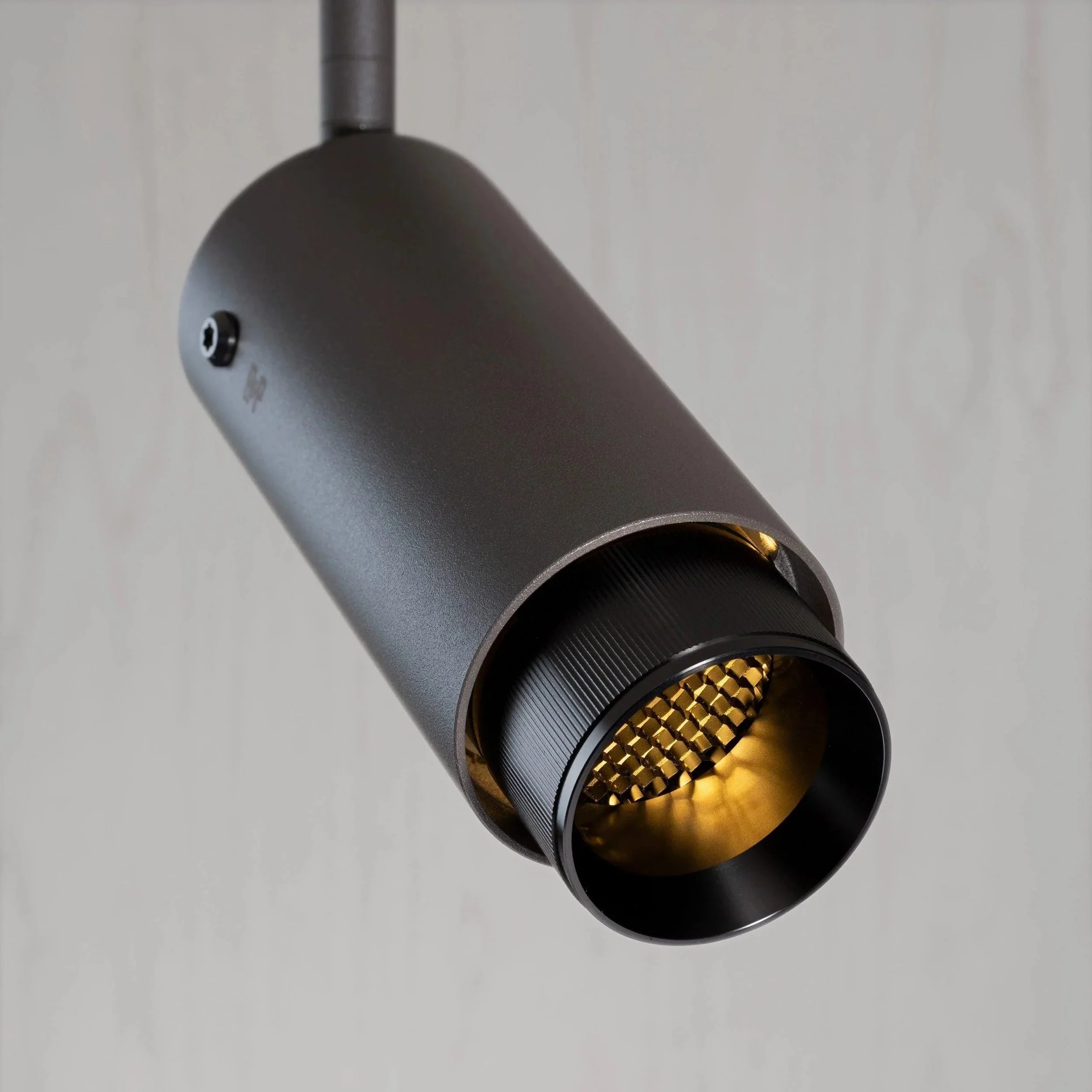 reflector-exhaust-spot-linear-graphite-buster-and-punch-paris14a-ro-11.jpg