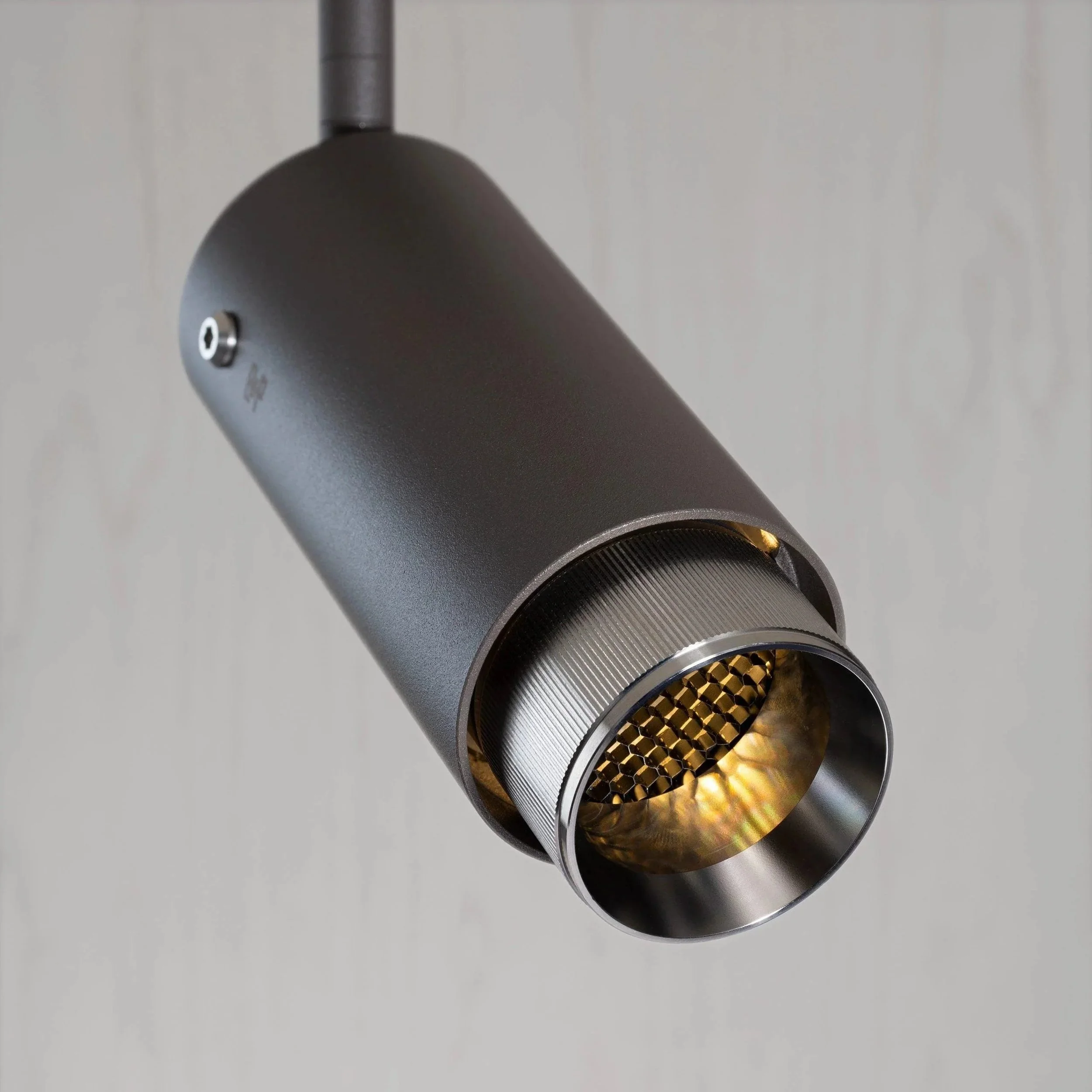 reflector-exhaust-spot-linear-graphite-buster-and-punch-paris14a-ro-14.jpg