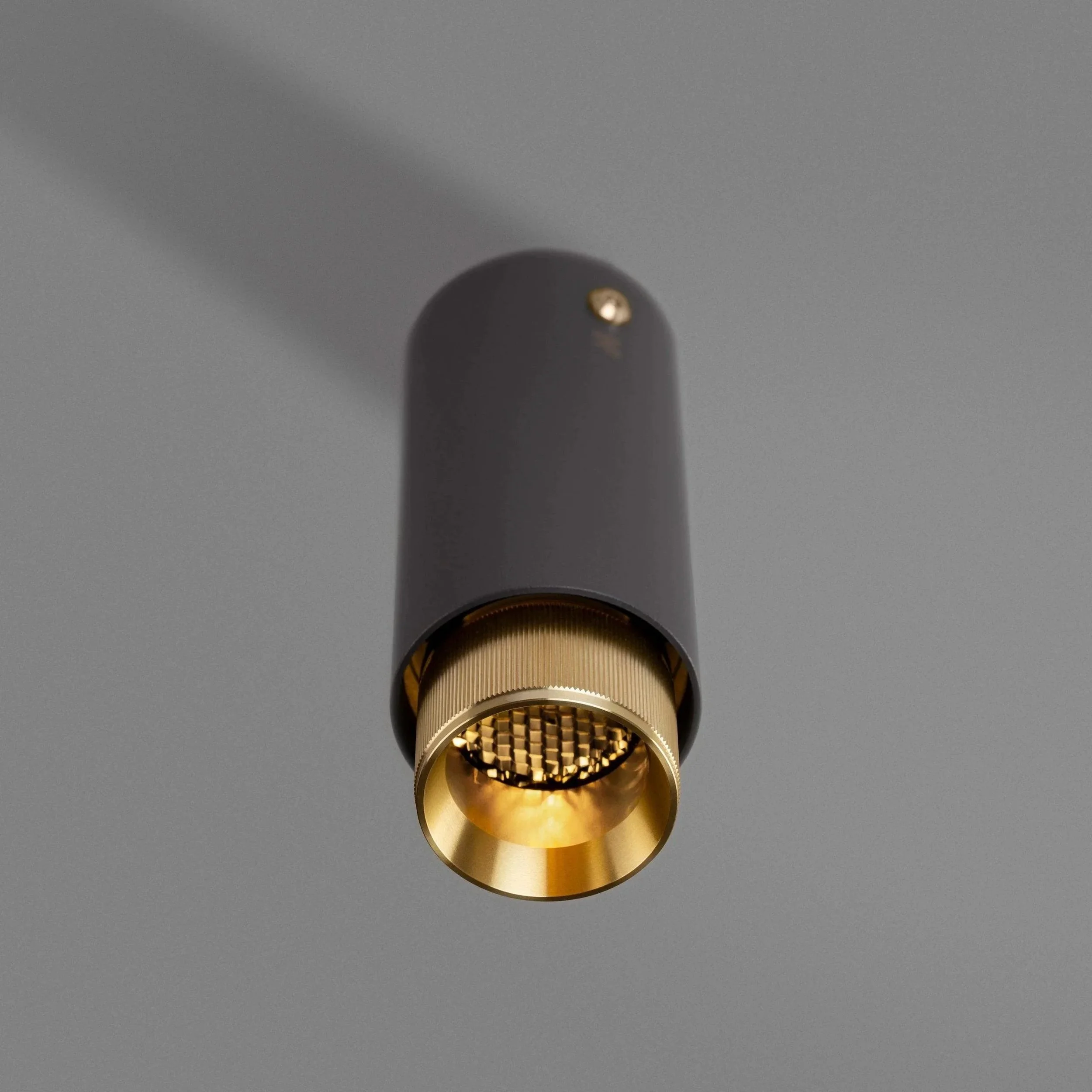 reflector-fixat-pe-tavan-exhaust-linear-graphite-buster-and-punch-paris14a-ro-2.jpg
