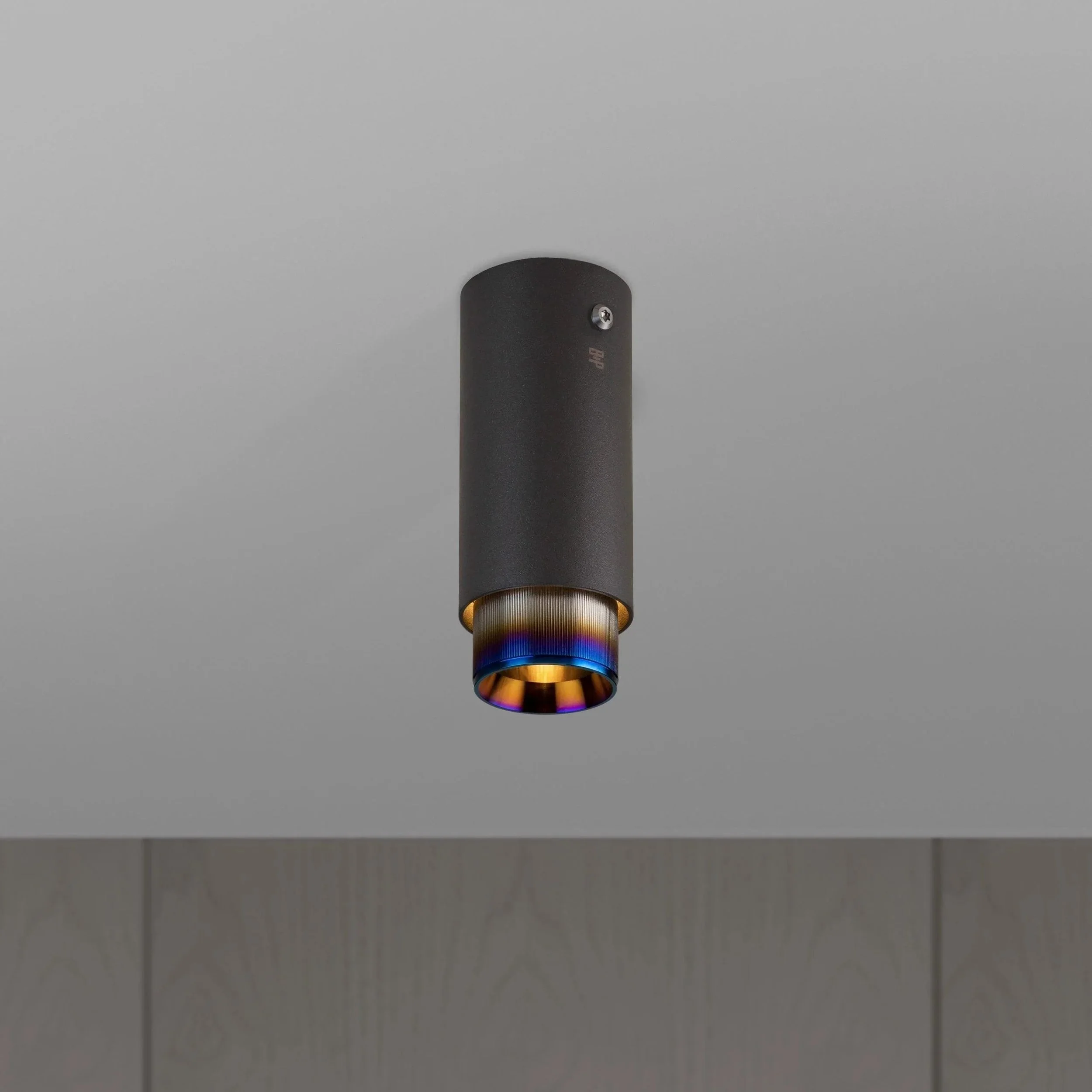 reflector-fixat-pe-tavan-exhaust-linear-graphite-buster-and-punch-paris14a-ro-3.jpg