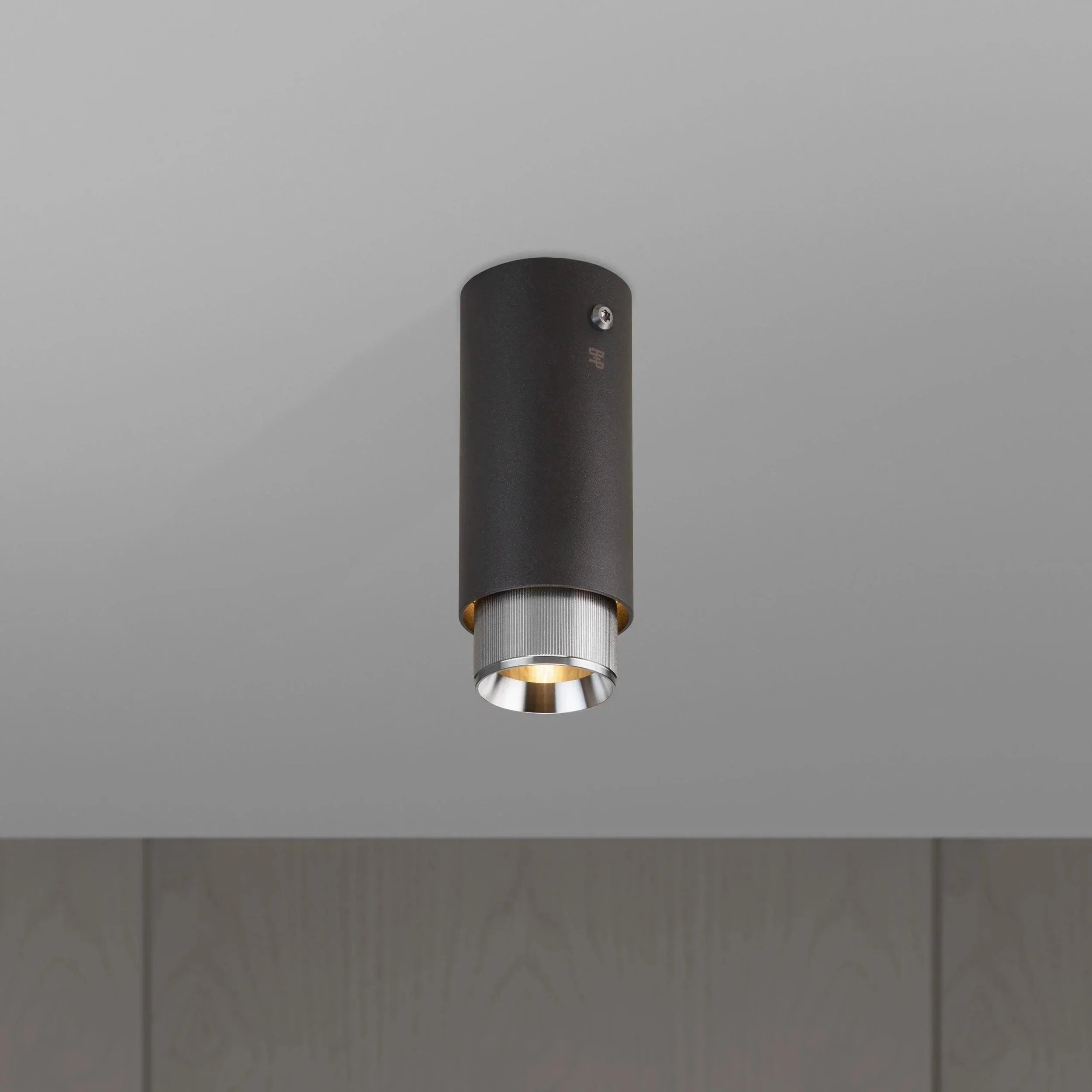 reflector-fixat-pe-tavan-exhaust-linear-graphite-buster-and-punch-paris14a-ro-7.jpg