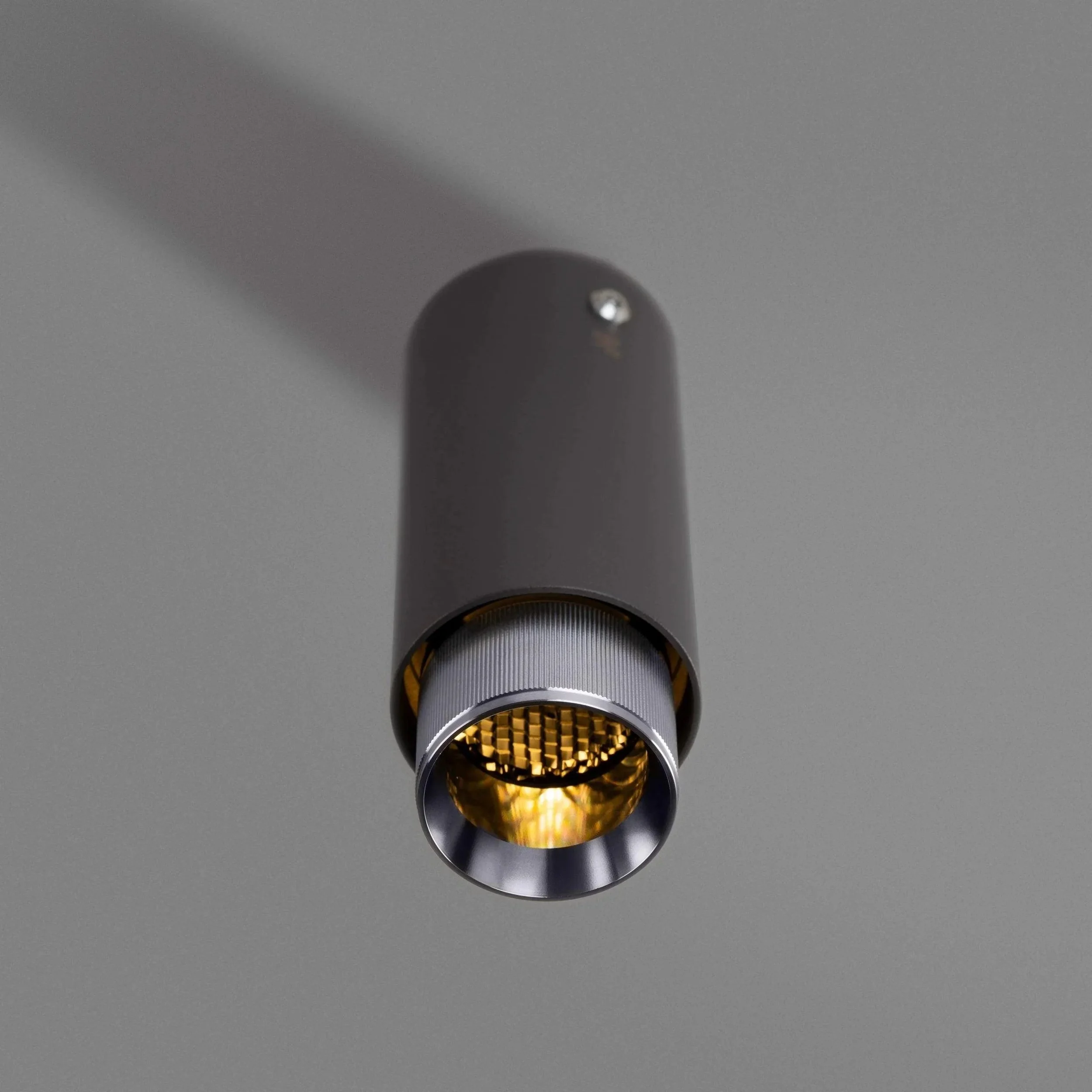 reflector-fixat-pe-tavan-exhaust-linear-graphite-buster-and-punch-paris14a-ro-8.jpg