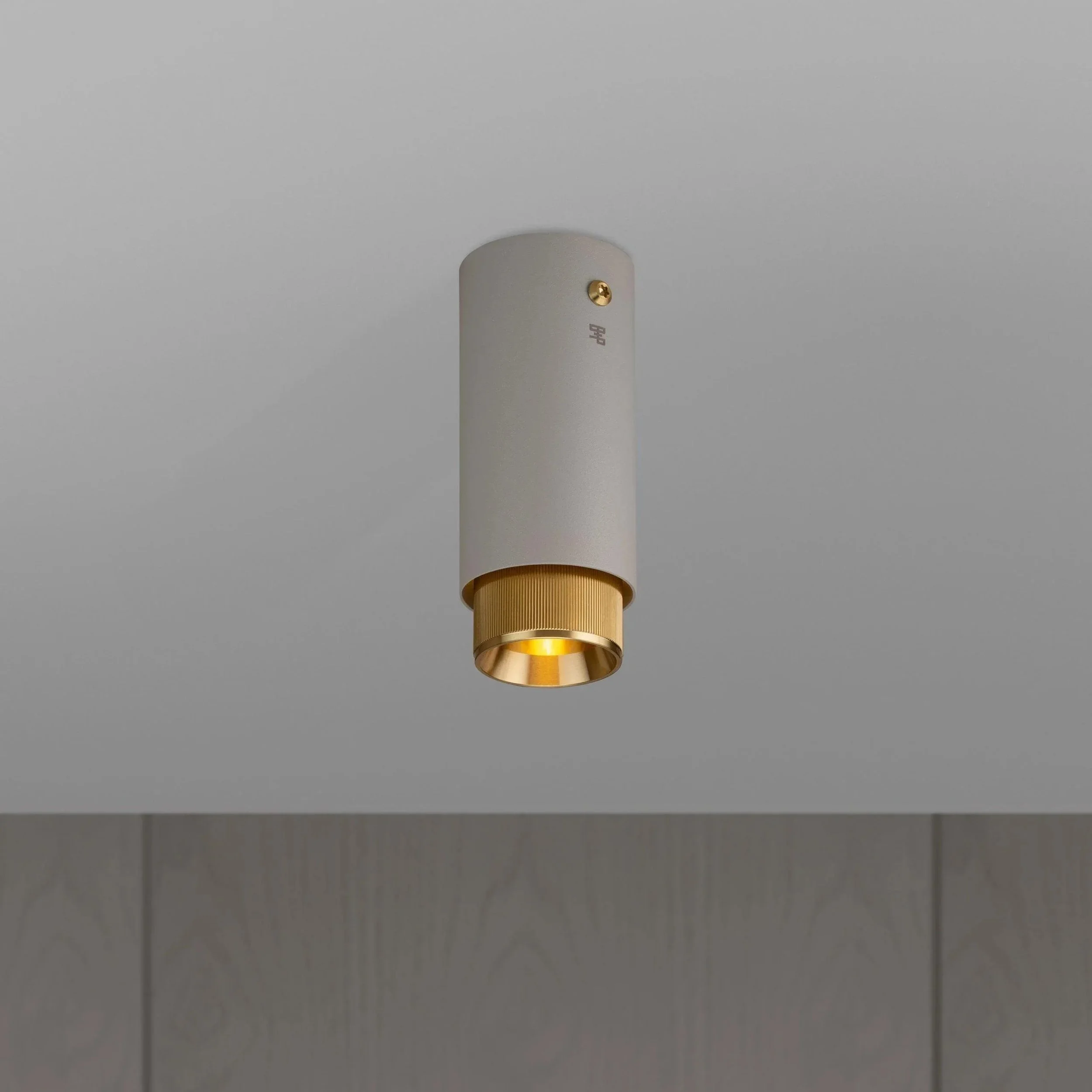 reflector-fixat-pe-tavan-exhaust-linear-stone-buster-and-punch-paris14a-ro-1.jpg