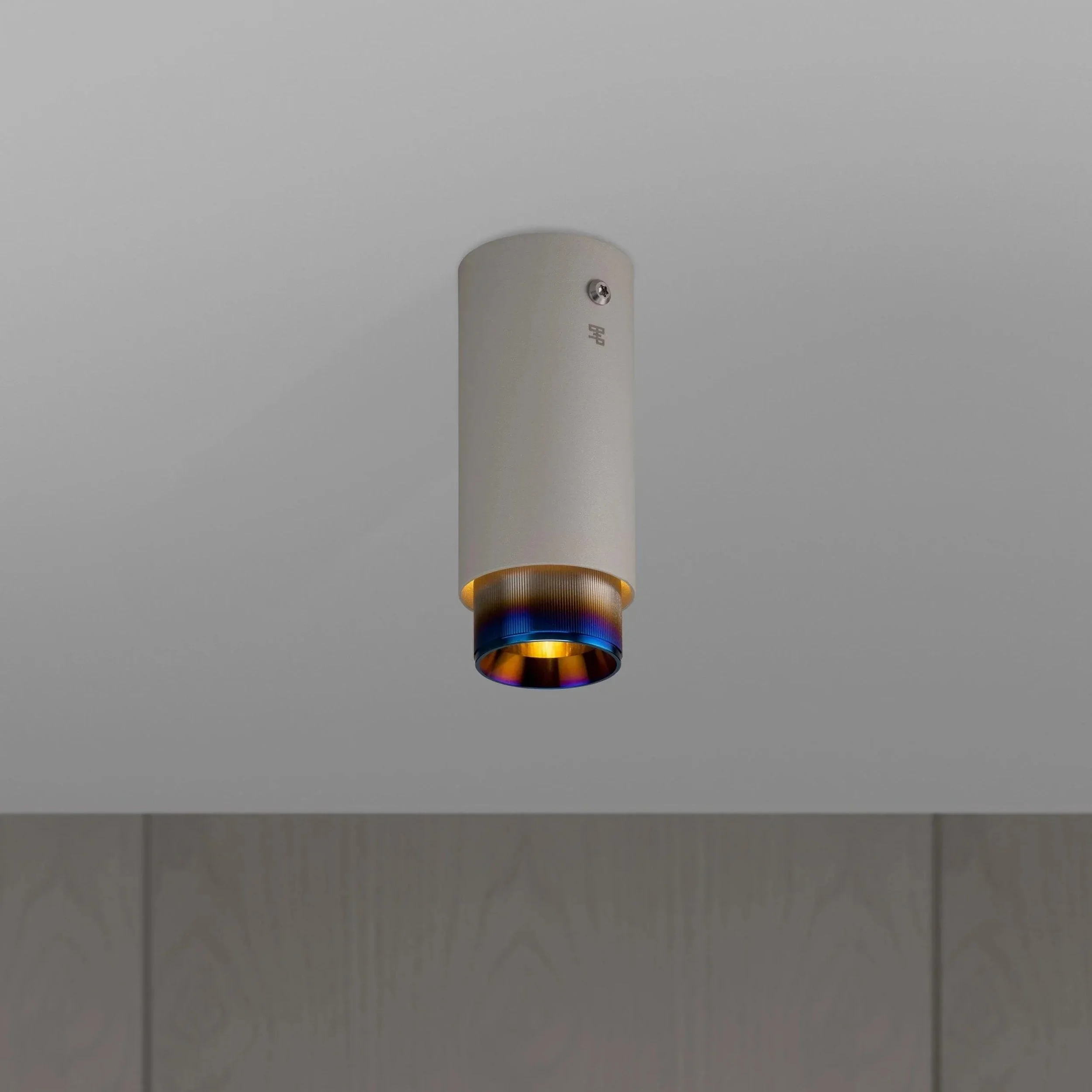reflector-fixat-pe-tavan-exhaust-linear-stone-buster-and-punch-paris14a-ro-4.jpg