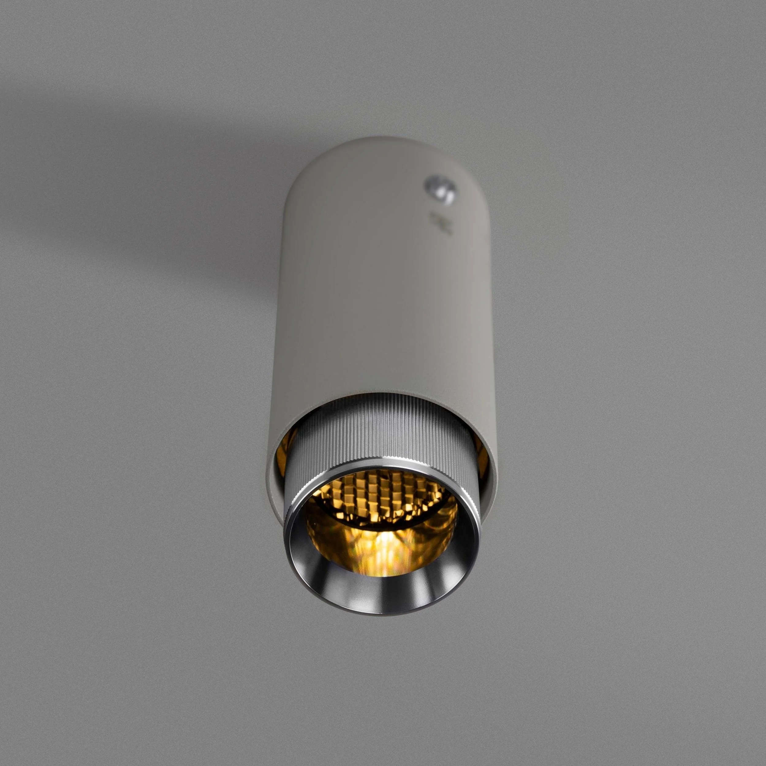 reflector-fixat-pe-tavan-exhaust-linear-stone-buster-and-punch-paris14a-ro-9.jpg