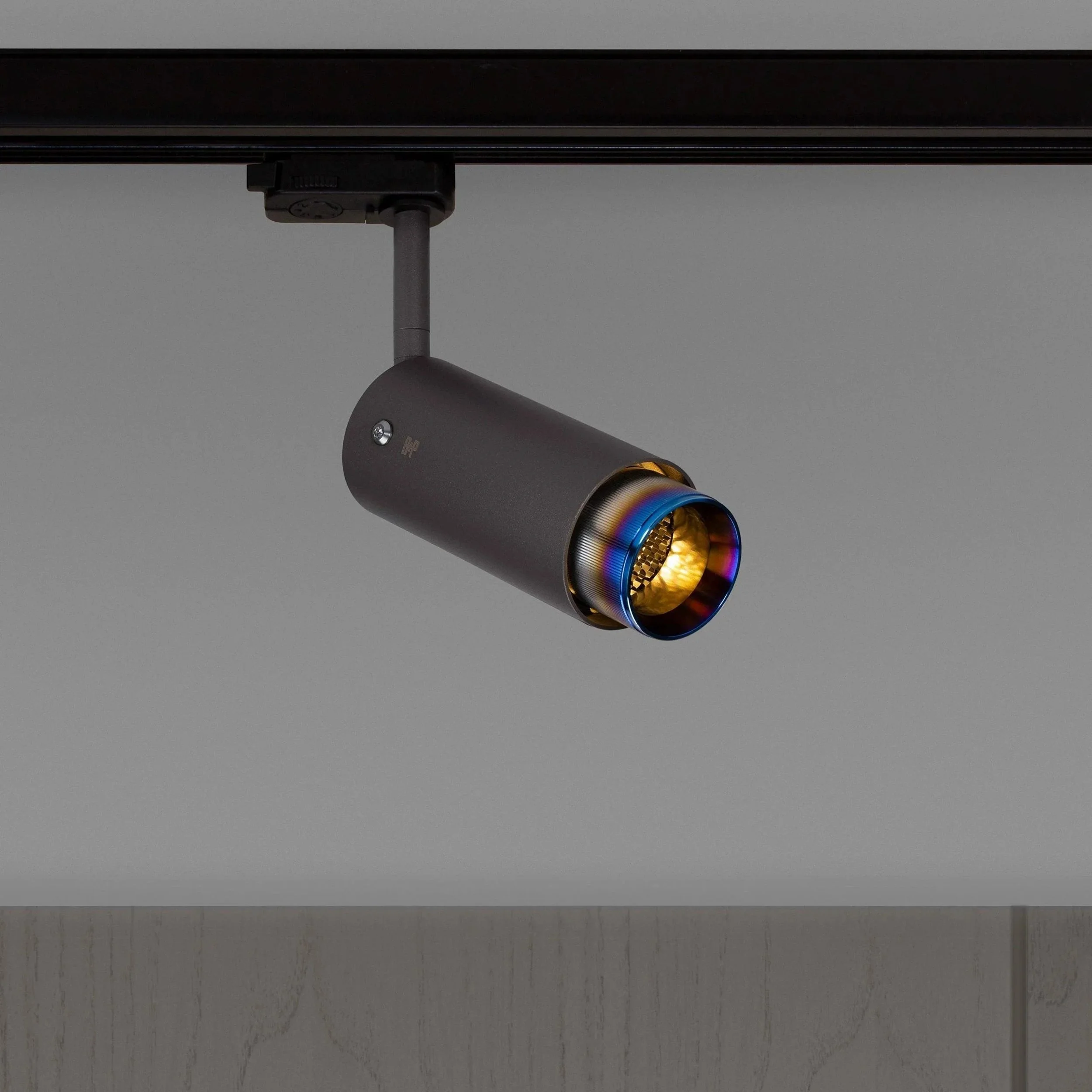 reflector-pe-sina-exhaust-track-linear-graphite-buster-and-punch-paris14a-ro-4.jpg