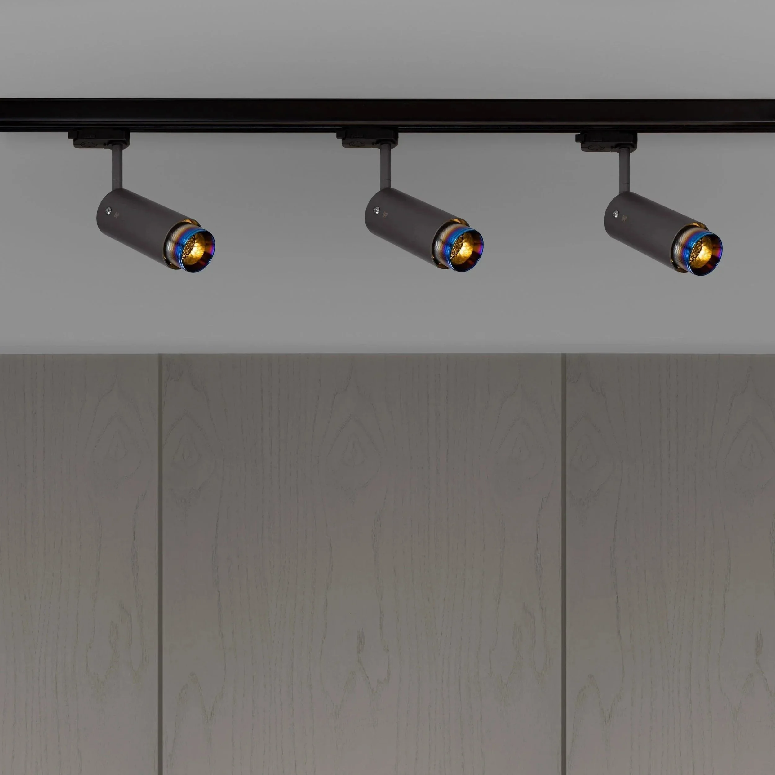 reflector-pe-sina-exhaust-track-linear-graphite-buster-and-punch-paris14a-ro-6.jpg