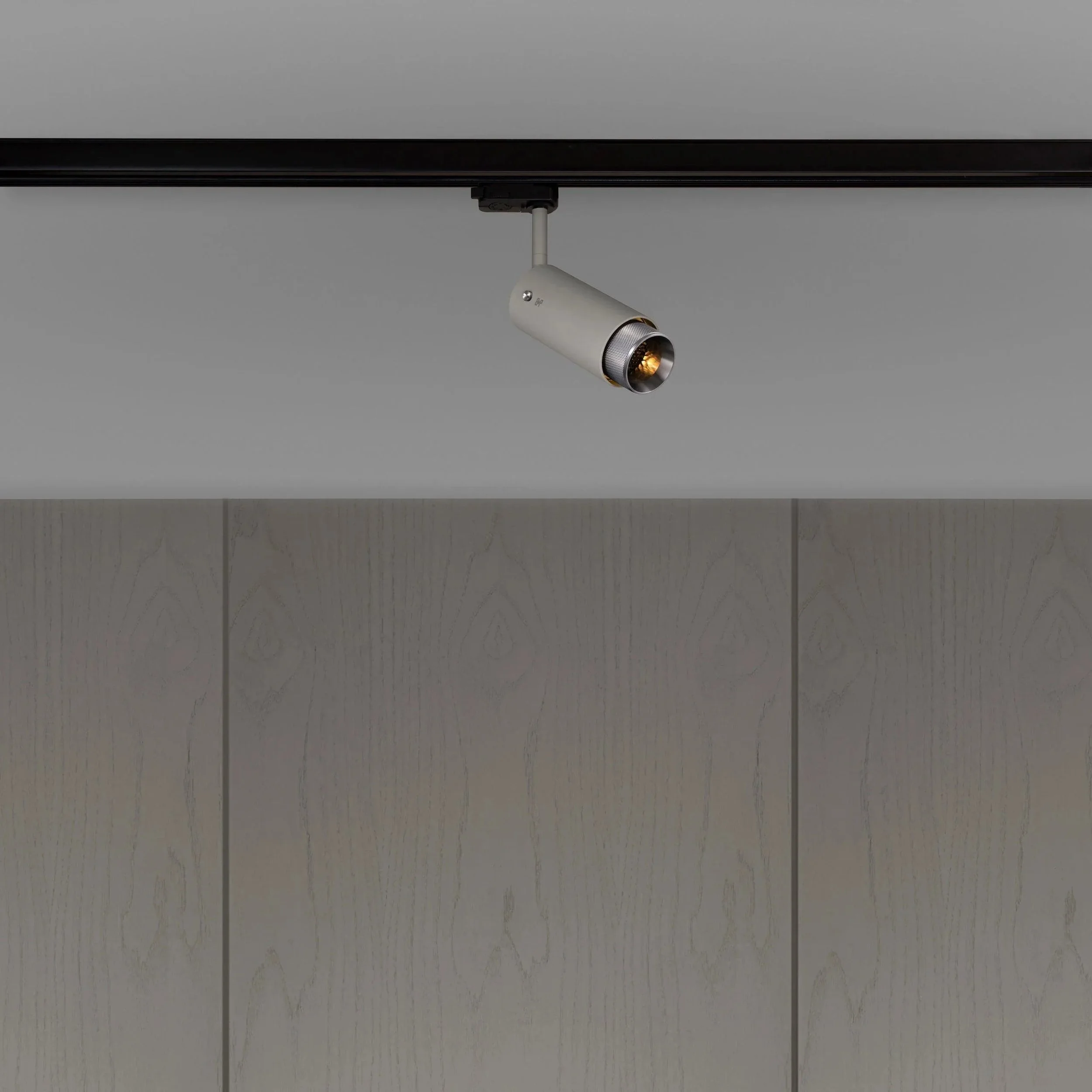 reflector-pe-sina-exhaust-track-cross-stone-buster-and-punch-paris14a-ro-11.jpg