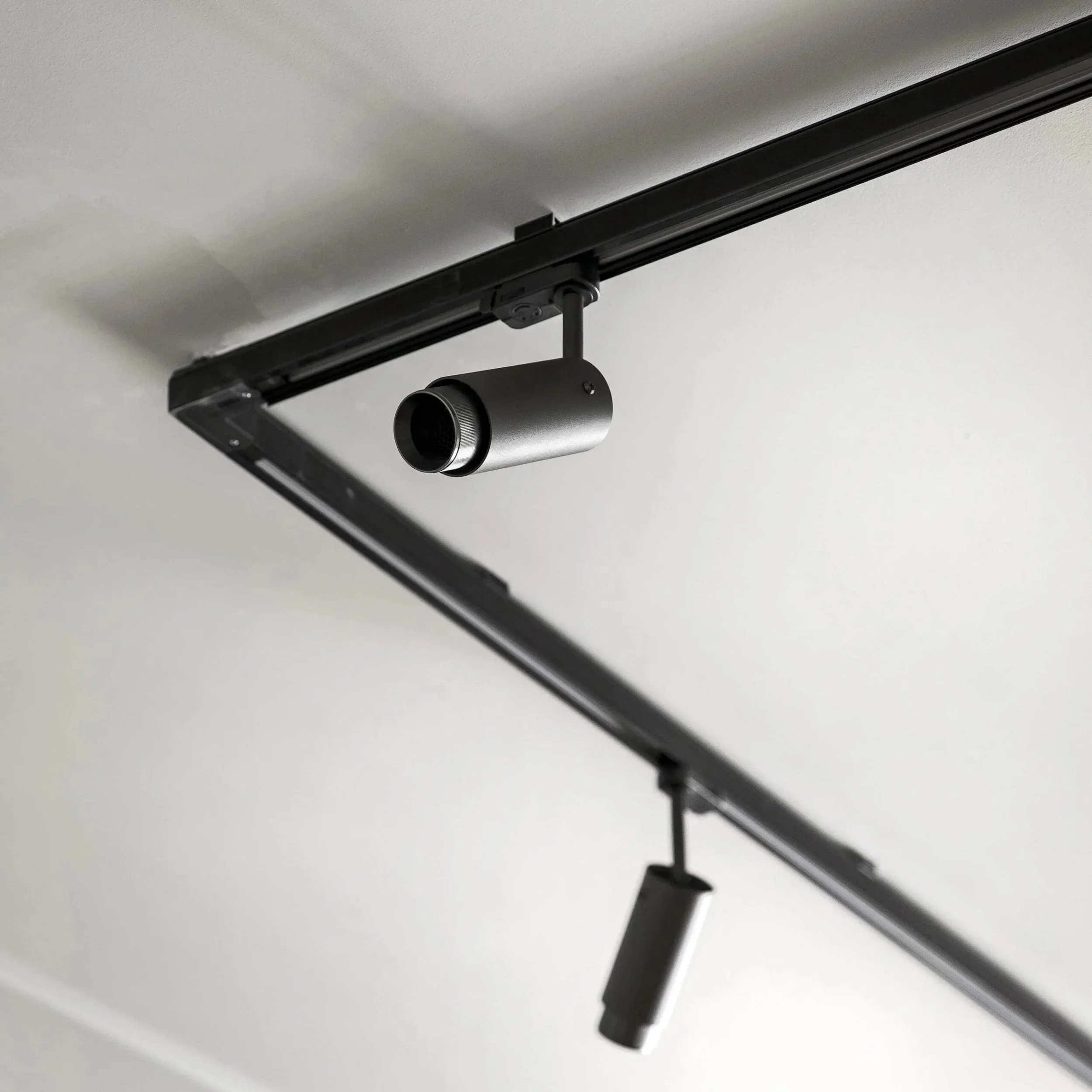 reflector-pe-sina-exhaust-track-cross-graphite-buster-and-punch-paris14a-ro-14.jpg