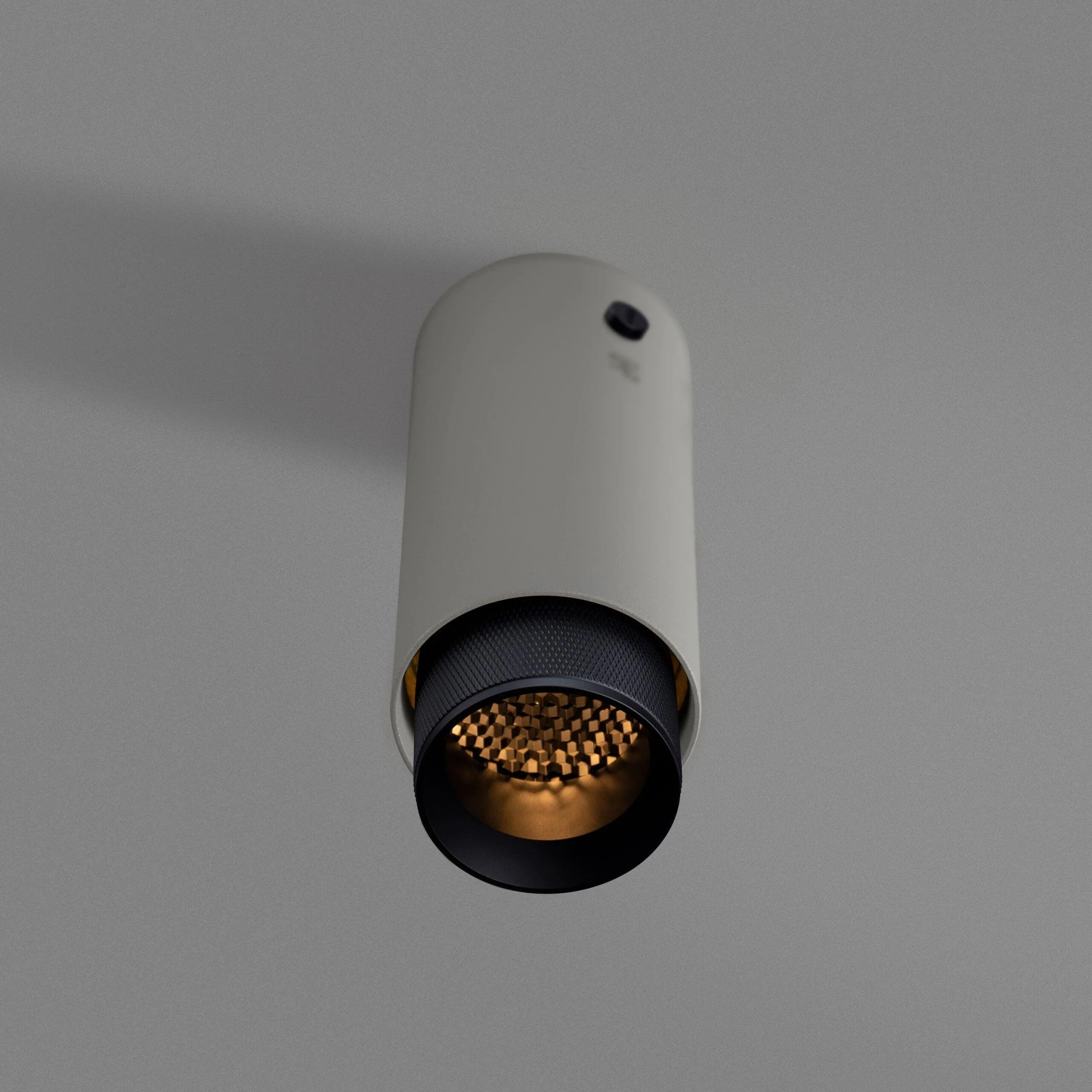 reflector-fixat-pe-tavan-exhaust-cross-stone-buster-and-punch-paris14a-ro-2.jpg