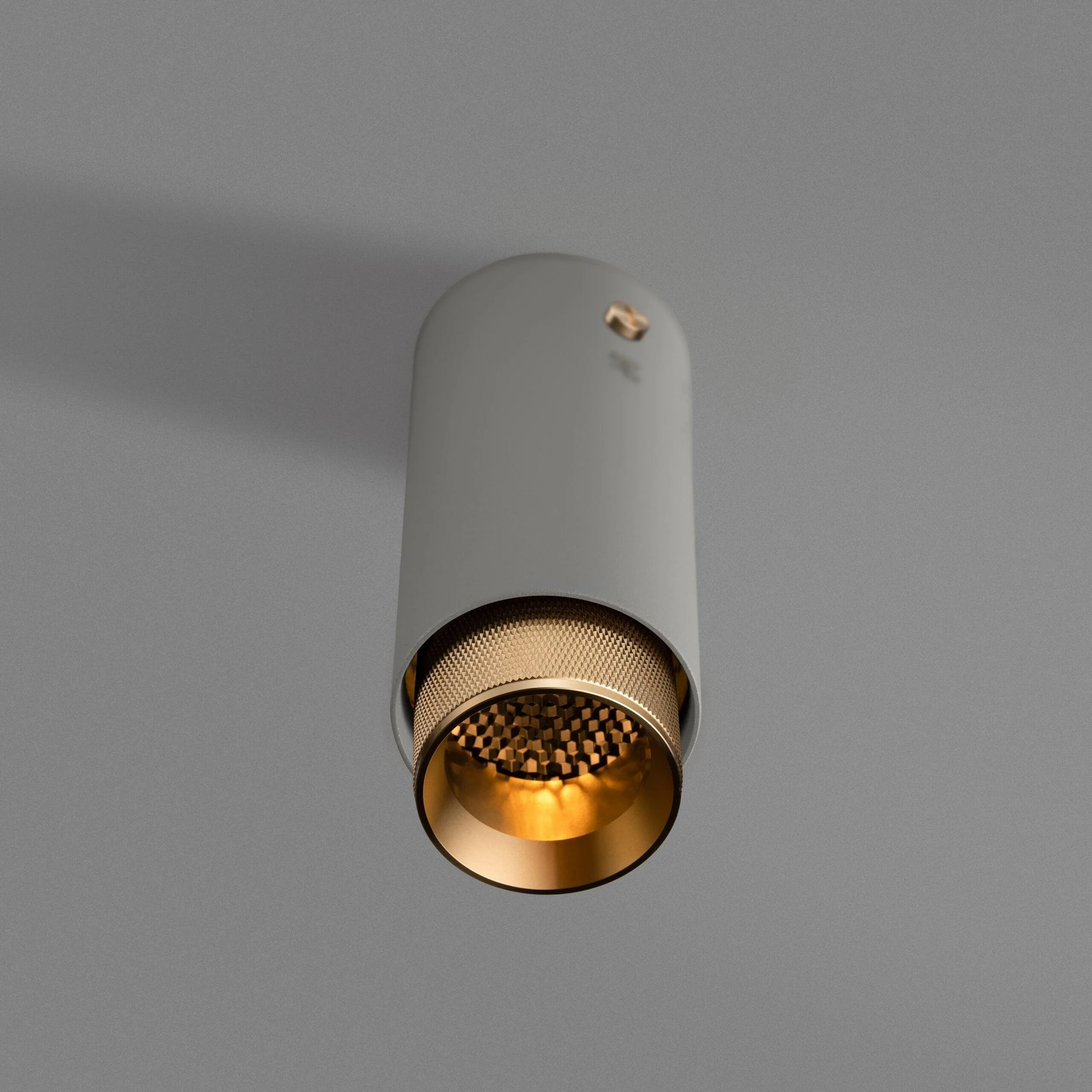 reflector-fixat-pe-tavan-exhaust-cross-stone-buster-and-punch-paris14a-ro-4.jpg