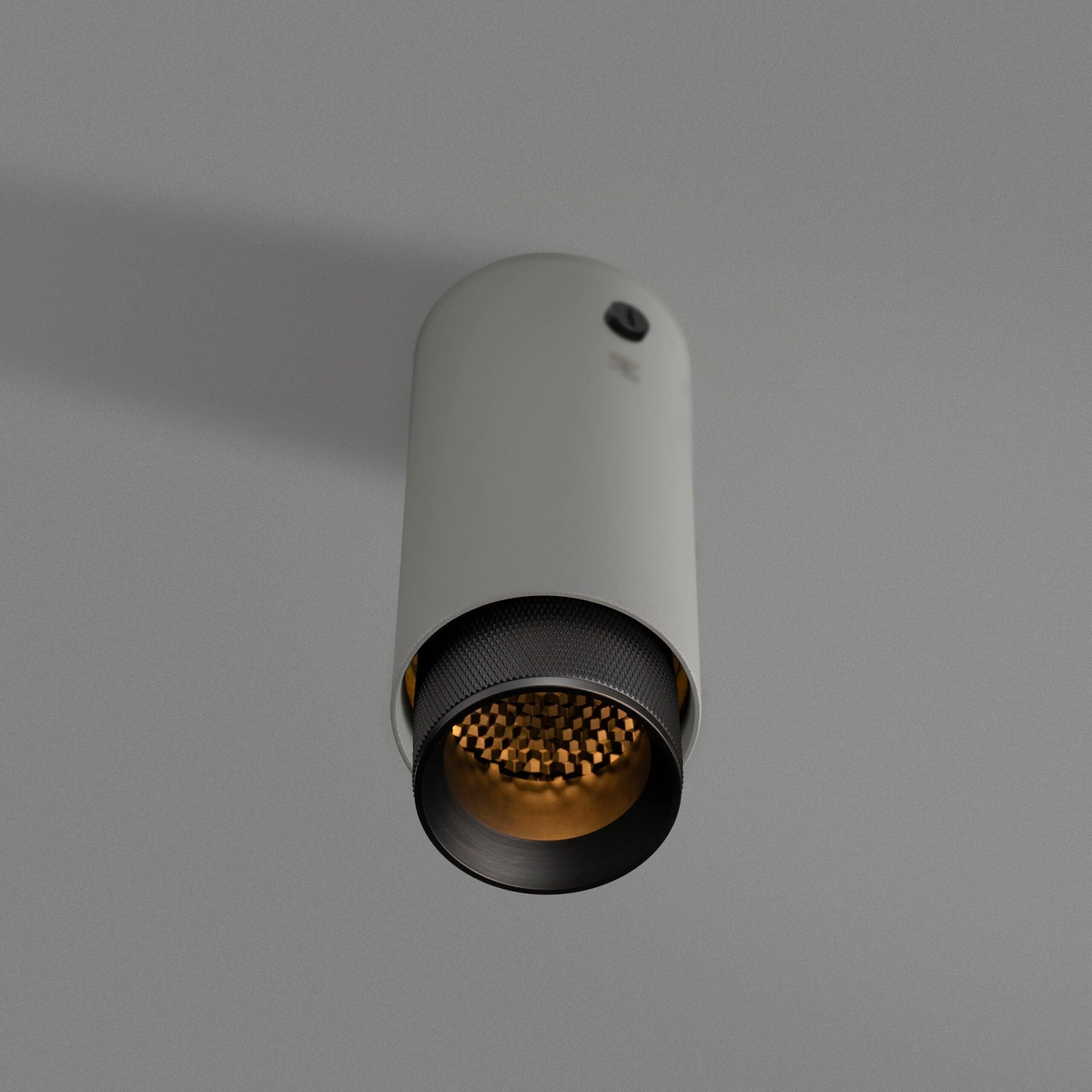 reflector-fixat-pe-tavan-exhaust-cross-stone-buster-and-punch-paris14a-ro-6.jpg
