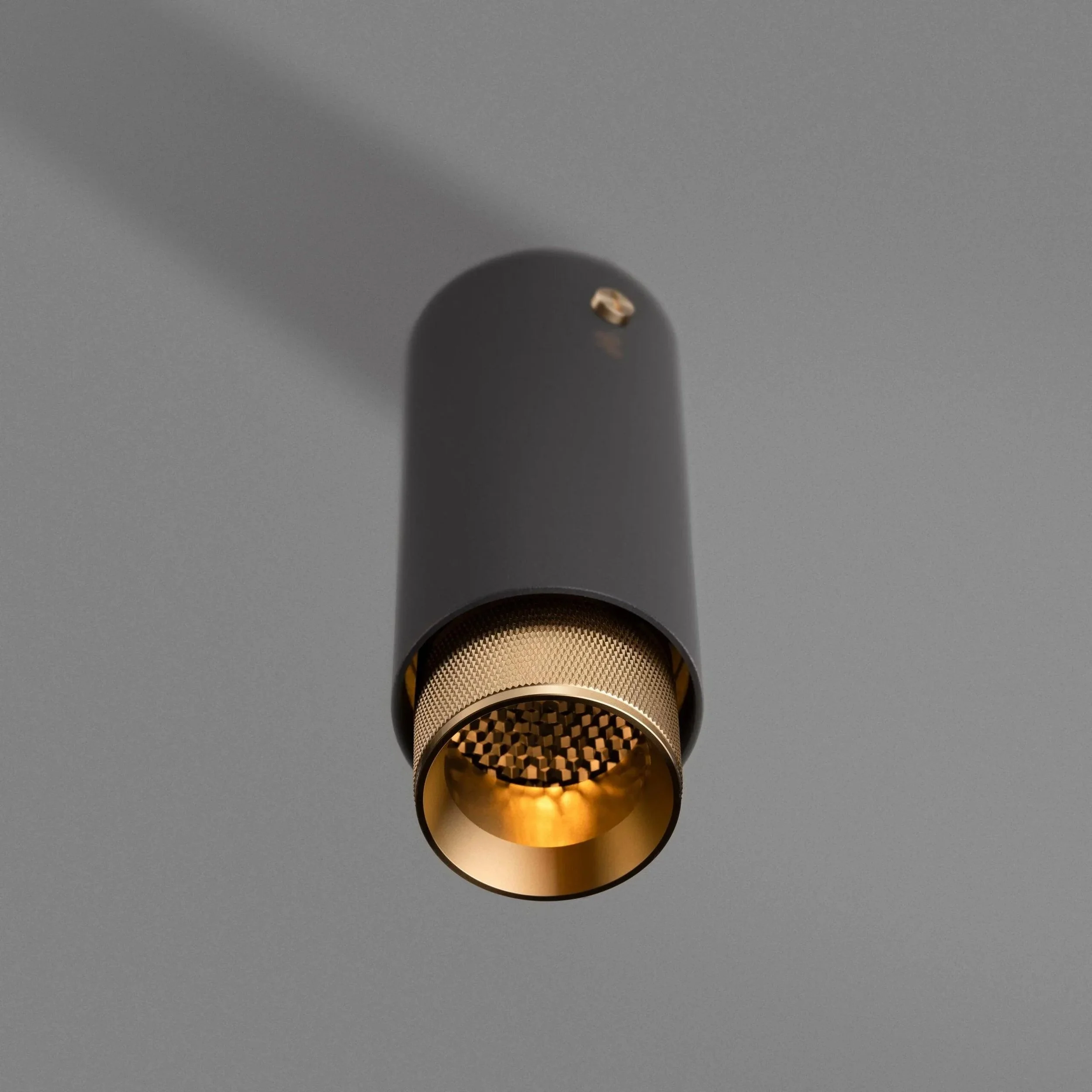 reflector-fixat-pe-tavan-exhaust-cross-graphite-buster-and-punch-paris14a-ro-4.jpg