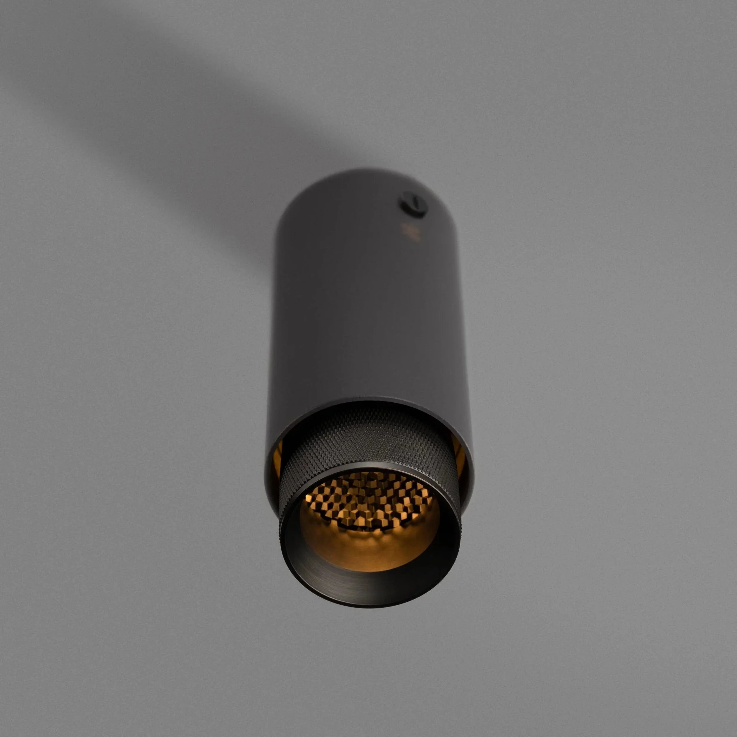 reflector-fixat-pe-tavan-exhaust-cross-graphite-buster-and-punch-paris14a-ro-6.jpg
