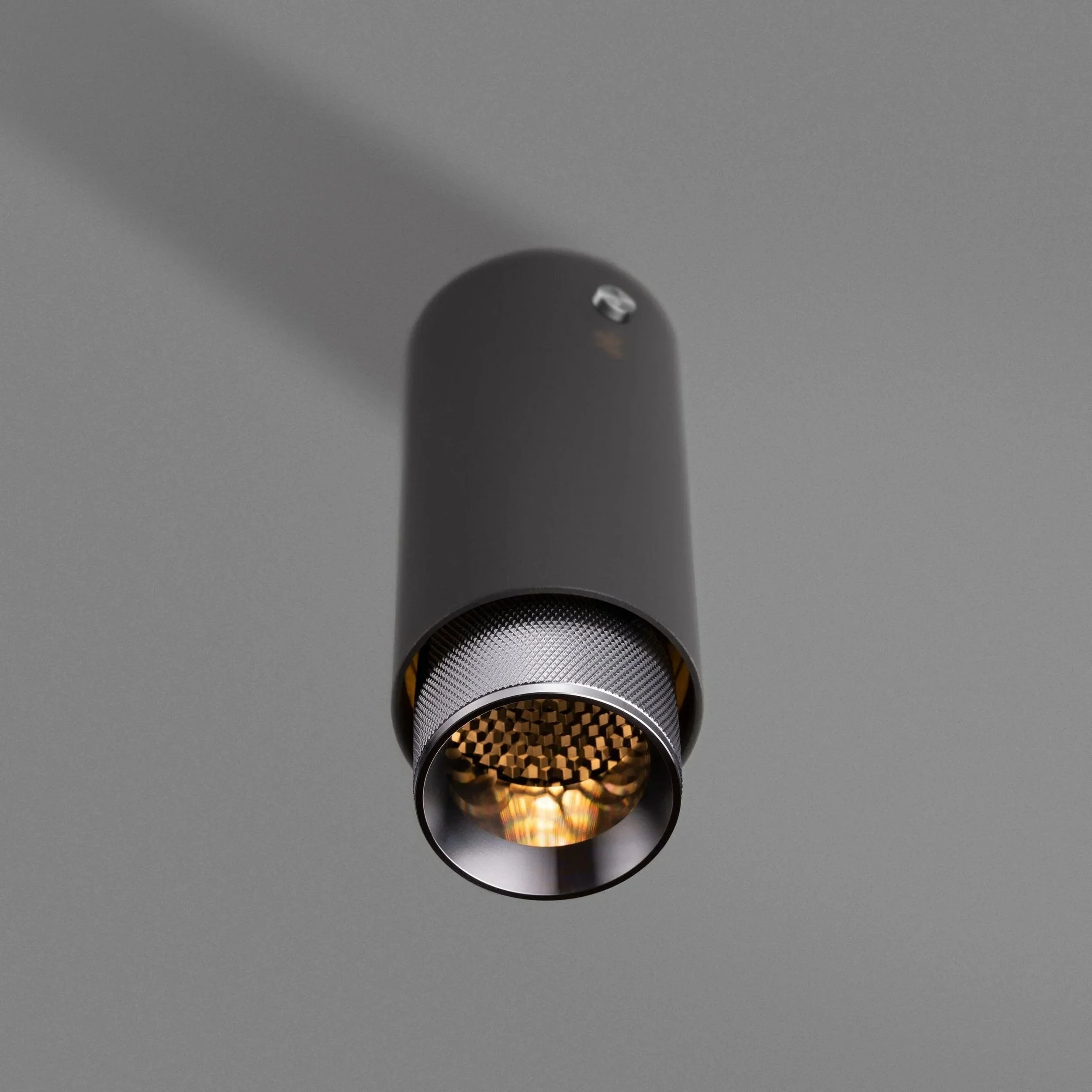 reflector-fixat-pe-tavan-exhaust-cross-graphite-buster-and-punch-paris14a-ro-8.jpg