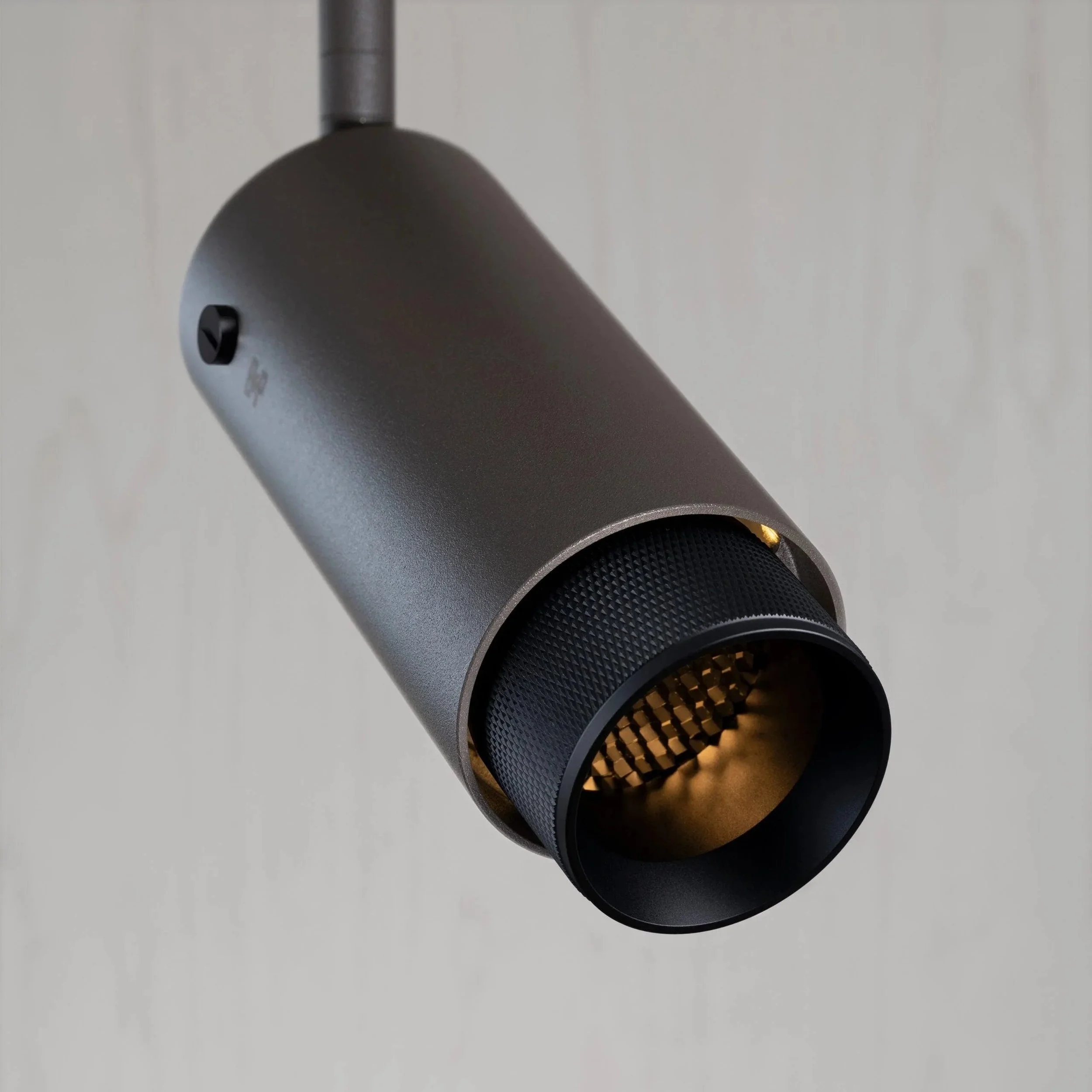 reflector-exhaust-spot-cross-graphite-buster-and-punch-paris14a-ro-2.jpg