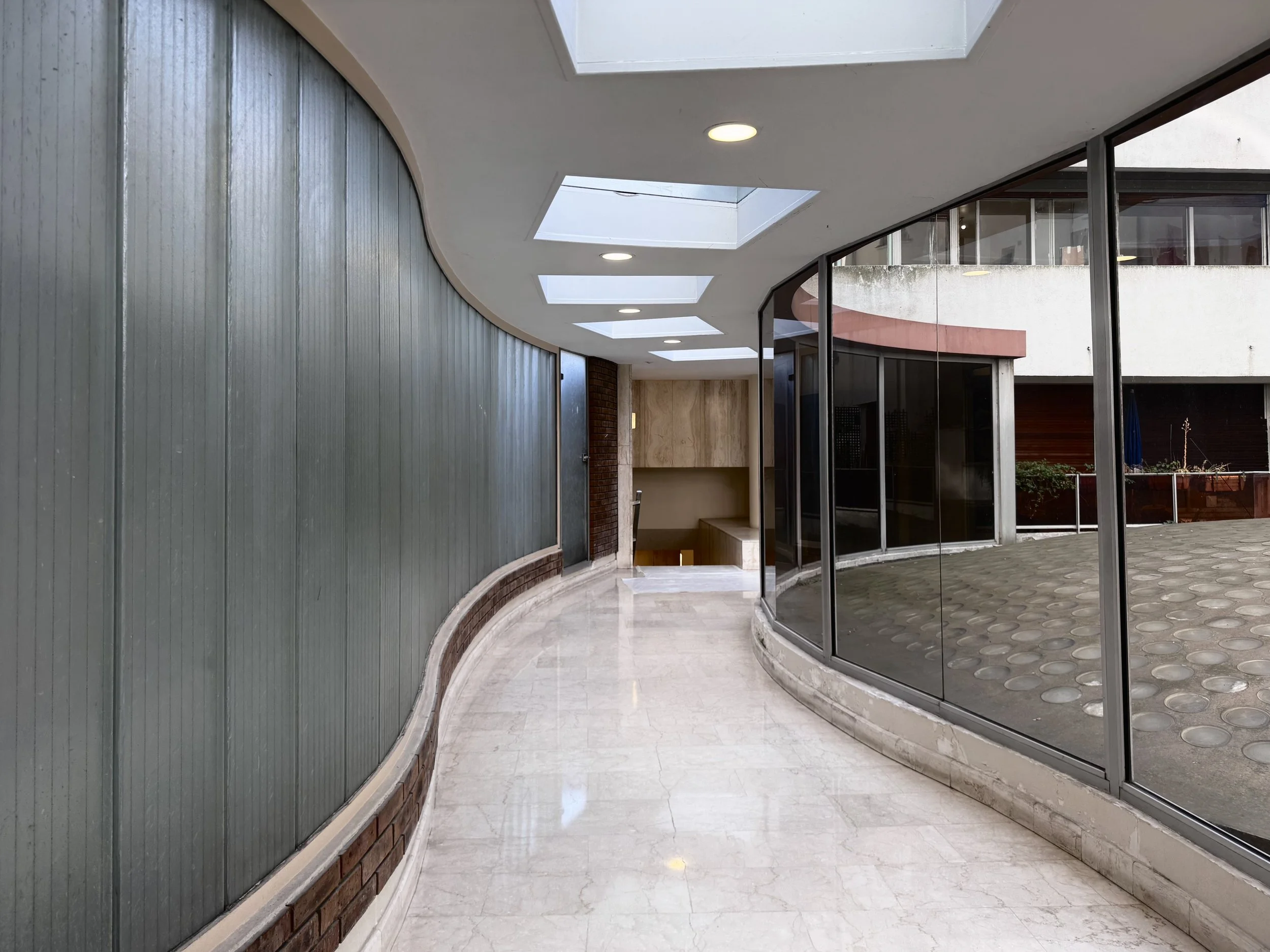 Airbnb Corridor, Paris 