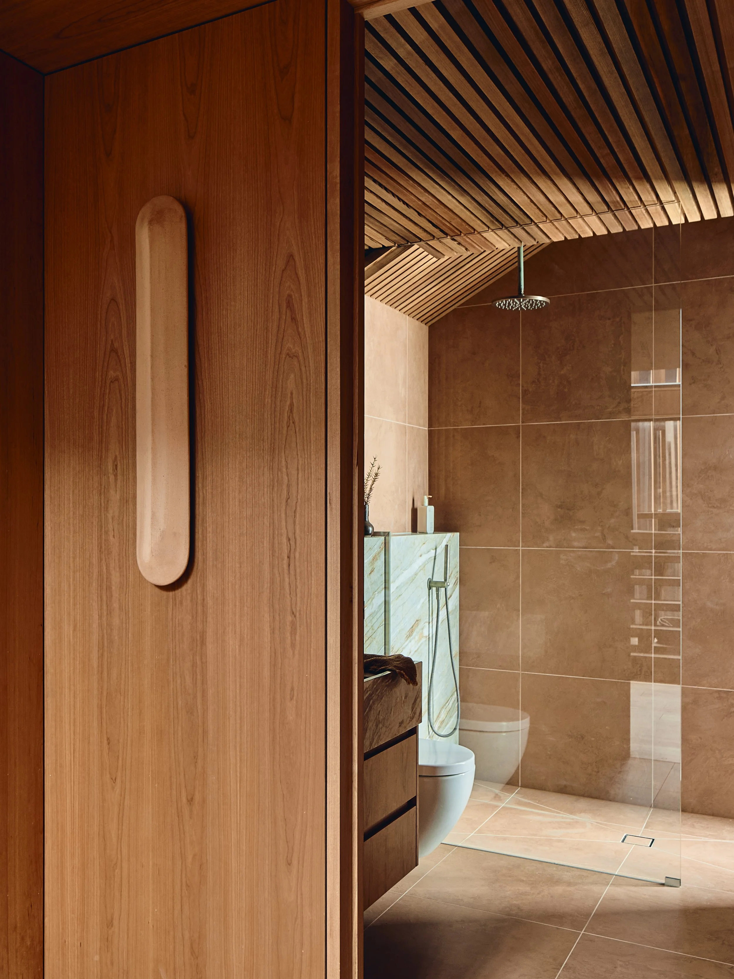 21. Main bathroom details.jpg