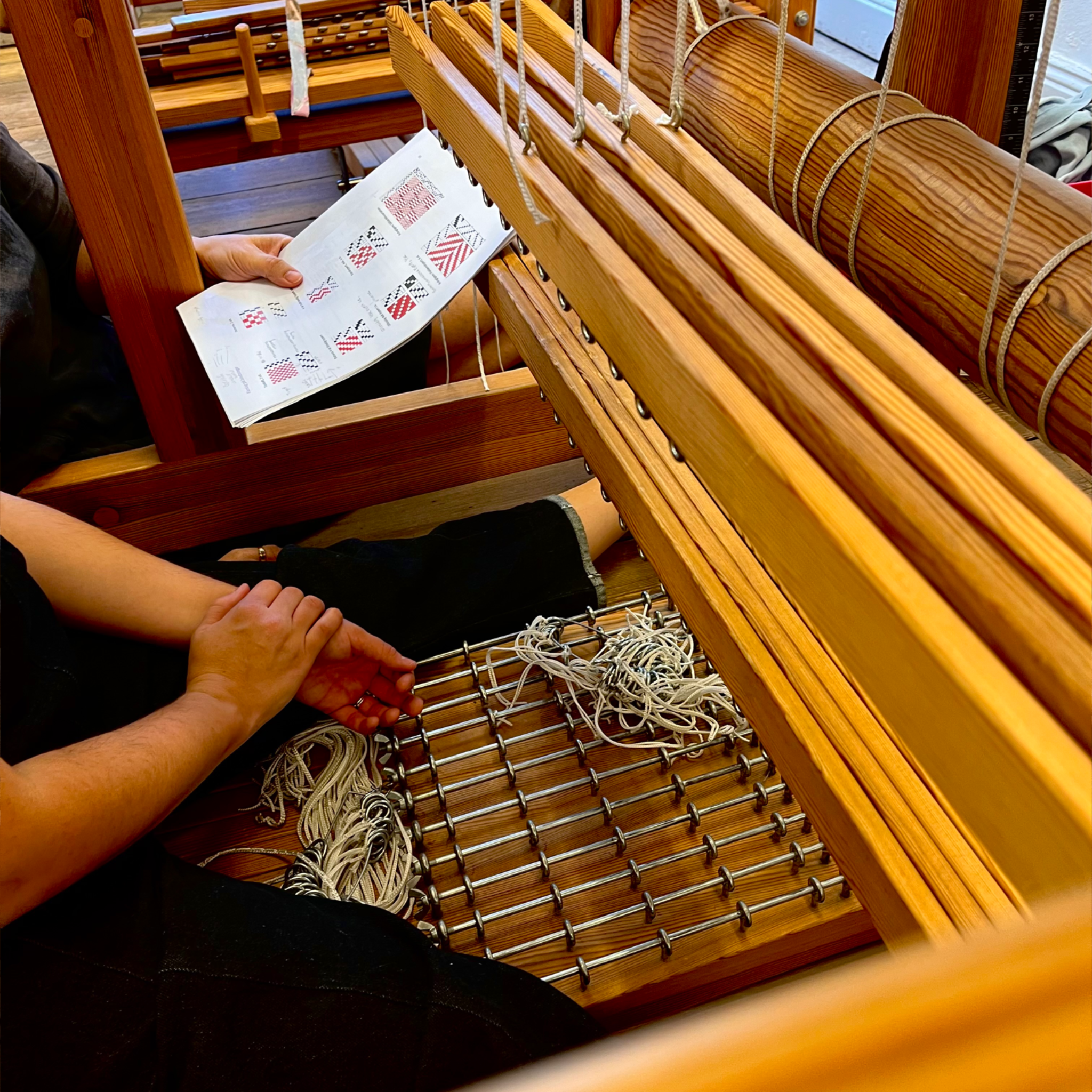 Learning how to weave interculturally