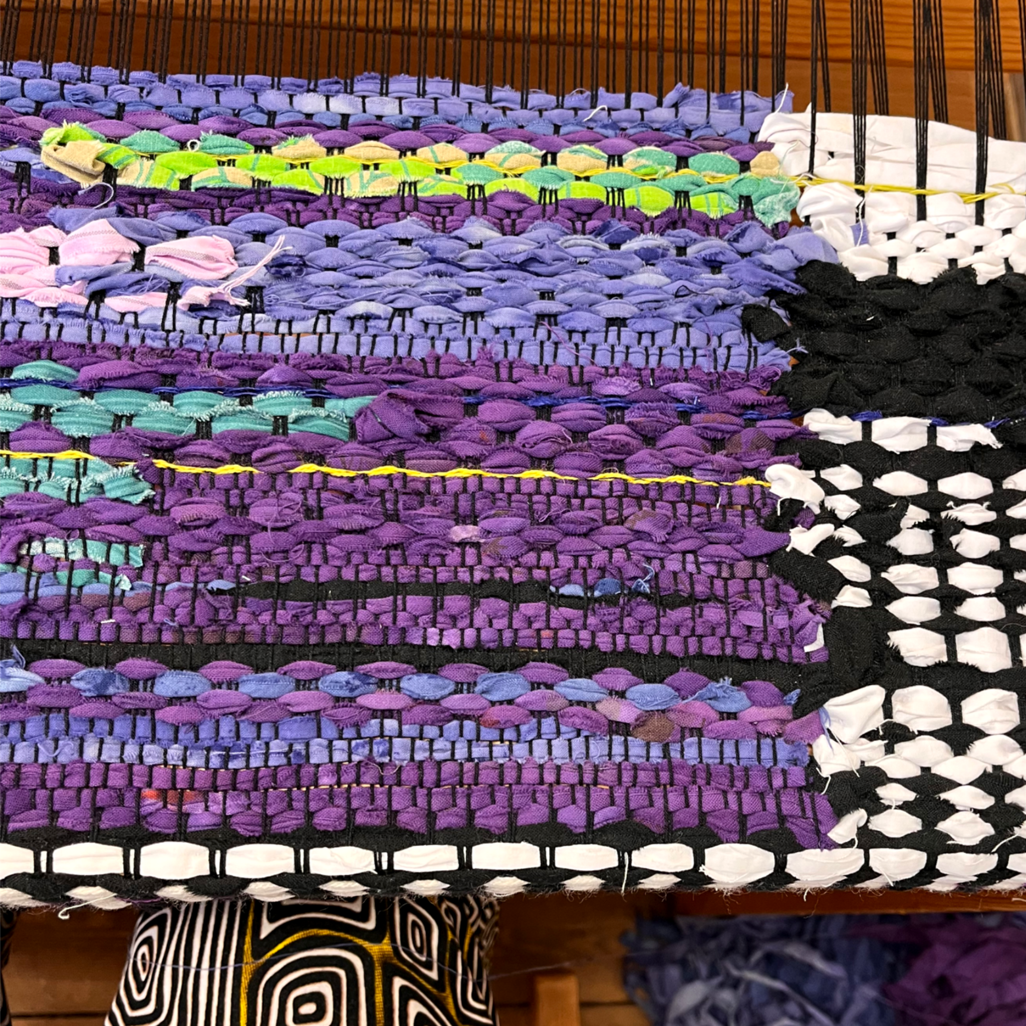 Swedish trasmatta picture weave on the loom