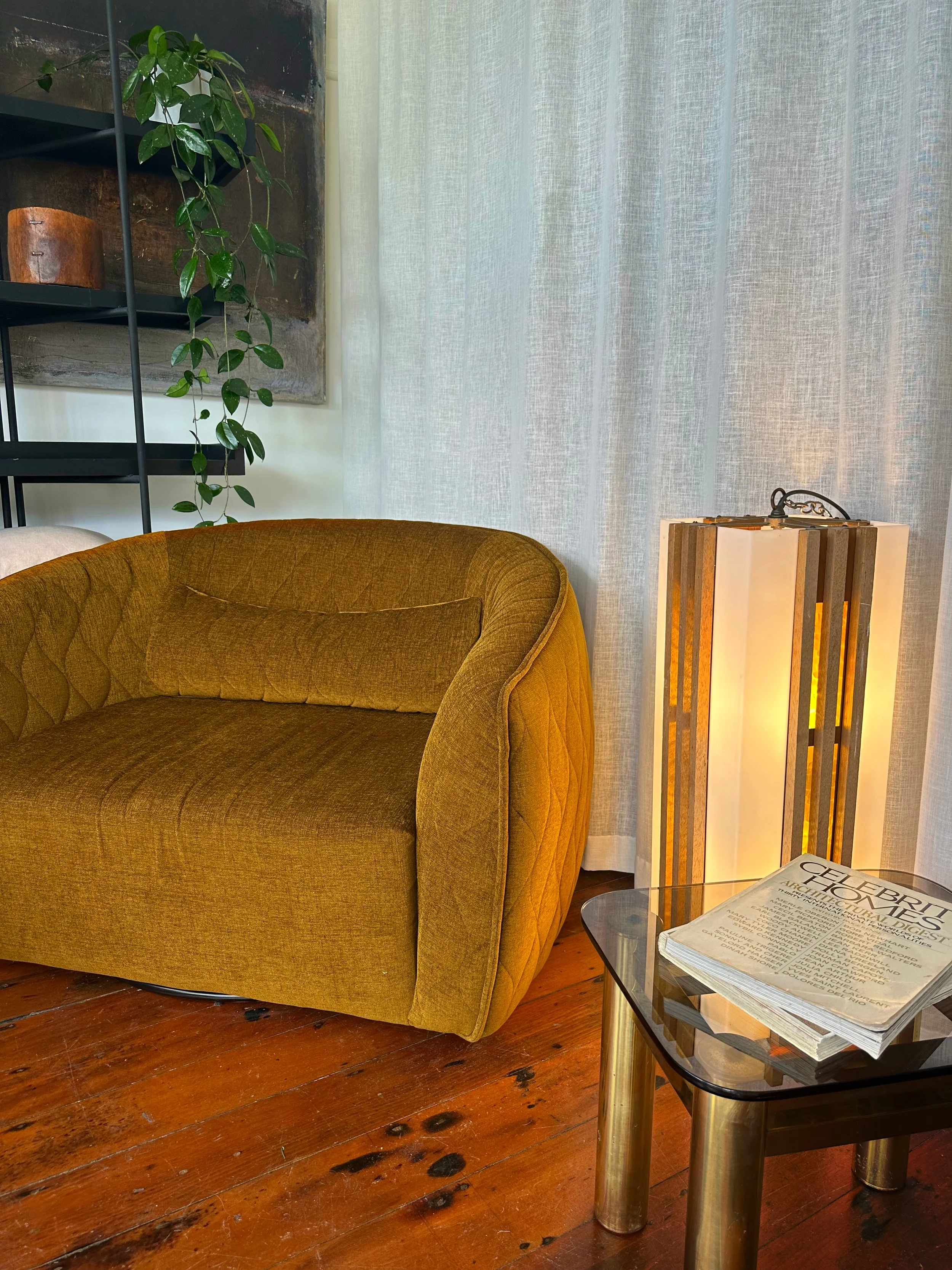 Coco in gold and deco lamp
