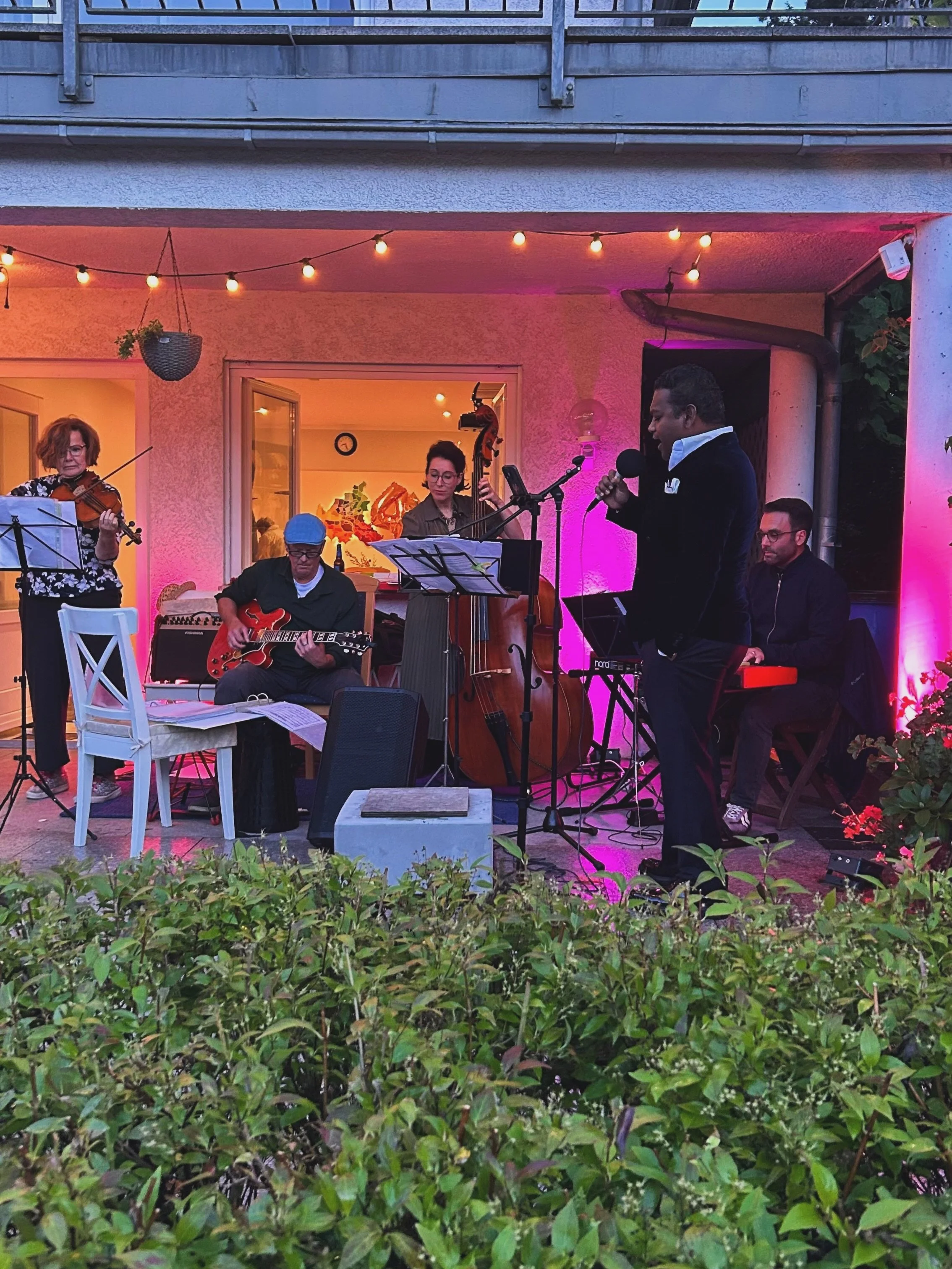 A few moments from last Friday&rsquo;s Jazz at Jude&rsquo;s Place. Good music, lovely people and such a joy having everyone together at home. The community growing each and every time widening its reach humbles me.
Thanks to everyone who played, came