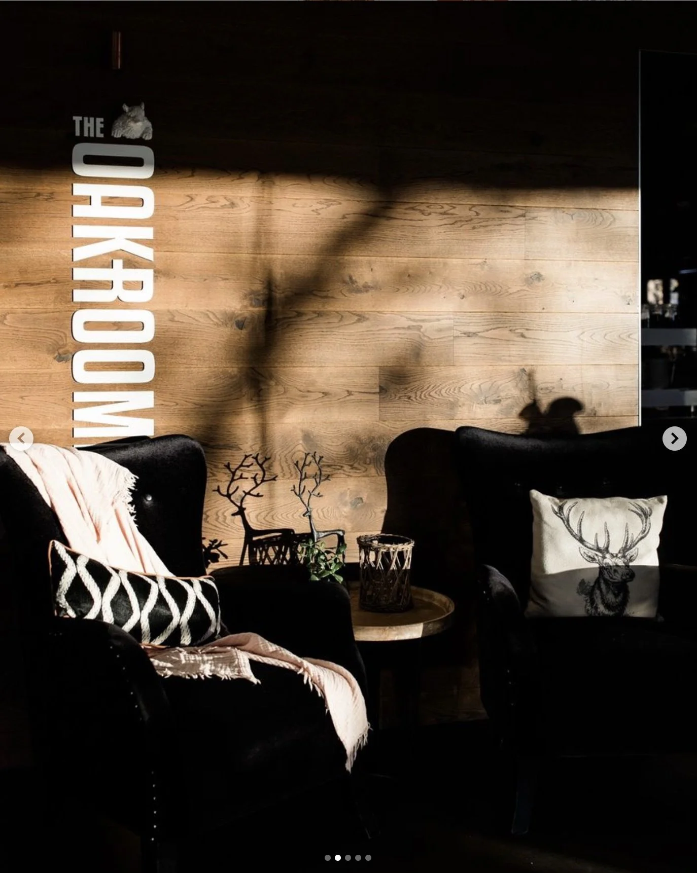 oakroom-wagga-signage.jpeg