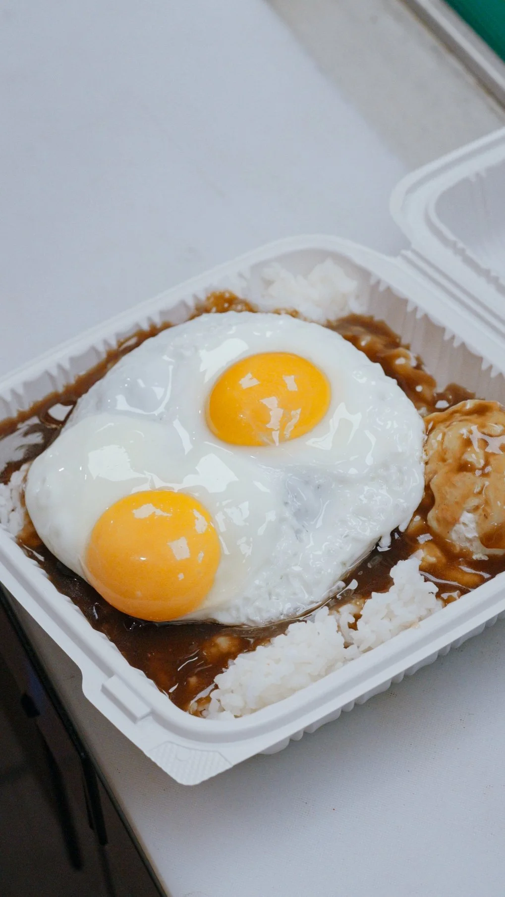 Best Foods to Bring to the Beach in Hawaii