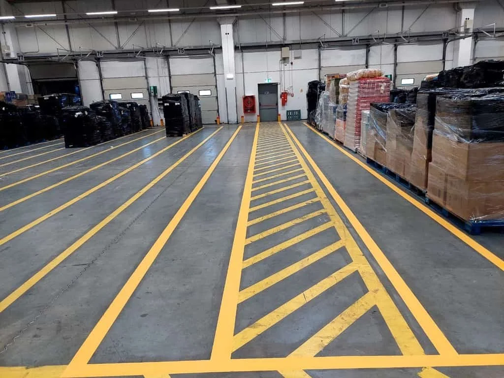 marcaje-rutiere-hale-industriale-pe-asfalt.jpeg