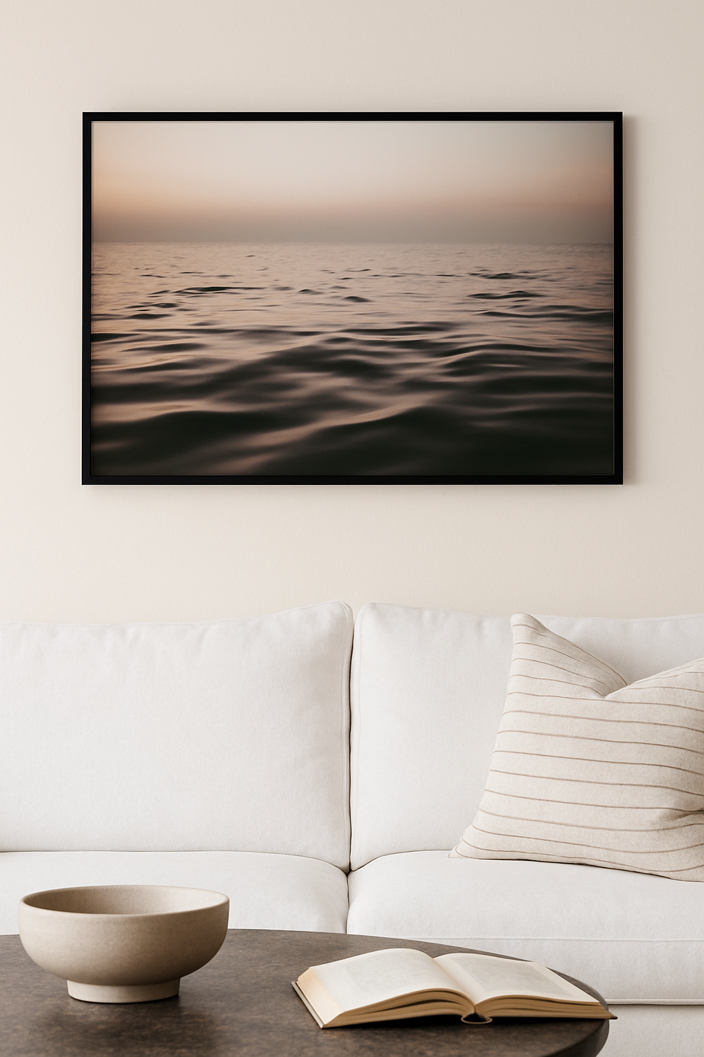 Canvastavla-hav-stillhet-stillsam-lugn-malmö-vastra-hamnen-schweden-meer-kvallshimmel-efter-solnedgang-malmo-svart-ram.webp