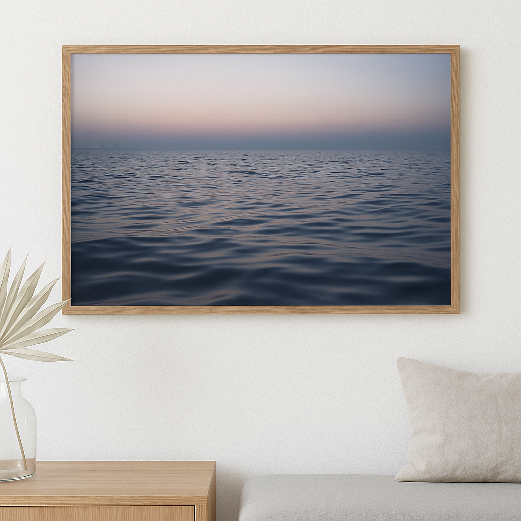 Stillsamt Hav [Canvastavla]
från 350,00 kr
Canvastavla med lugnt havsmotiv 

Stillsam kväll vid havet i Malmö 

Fotograf: Jasmin E. Hållberg

Liggande format i tre mått, ram tillval

Leveranstid 5-7 dagar

Miljövänlighet i åtanke: Tryckeriet är certi