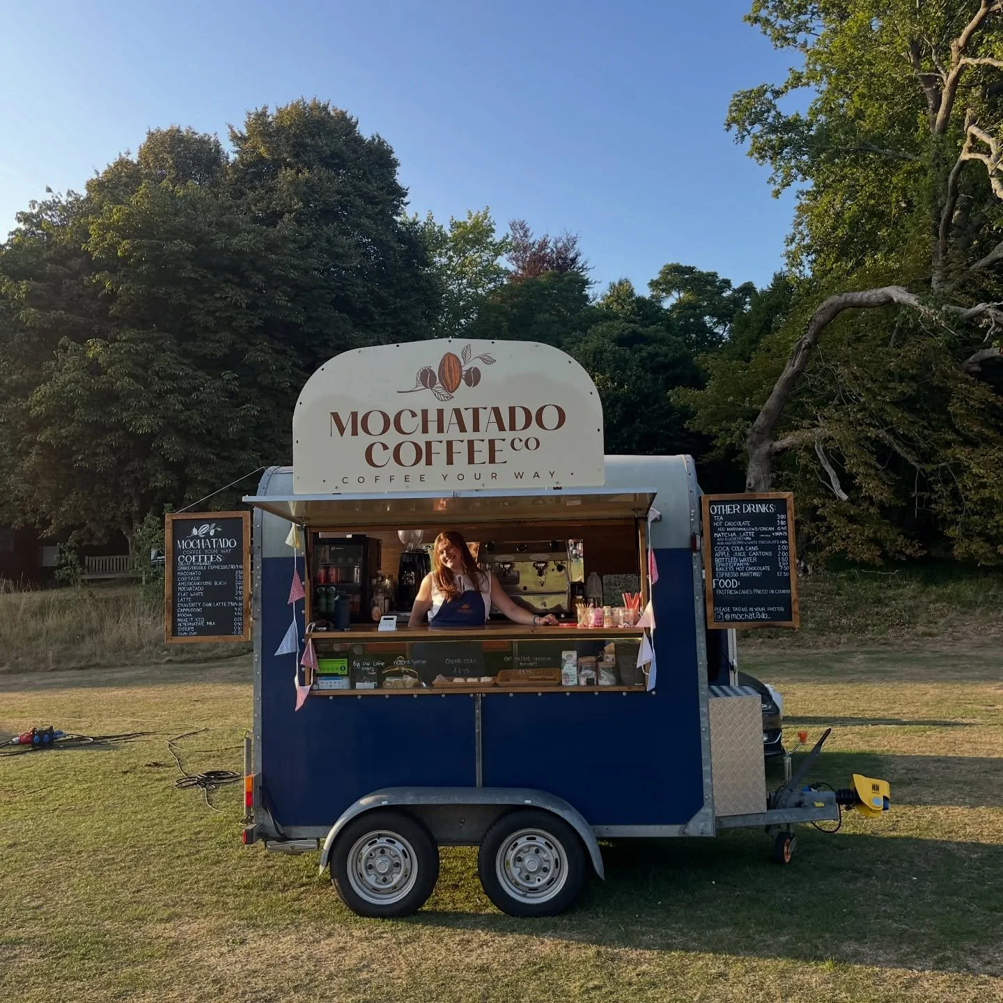 The main event: the trailer, through the seasons 💙

#coffeetrailer #coffeevan #coffeecart #horsebox #seasons