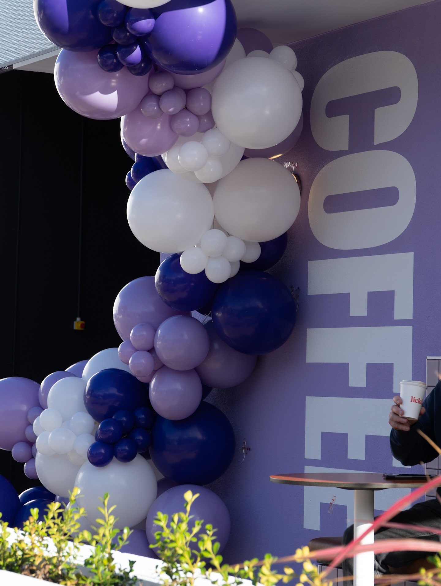 Nothing grabs attention at a grand opening quite like a statement balloon garland! 🎈

We loved creating this custom installation for @soak_carwash grand opening, using colours that perfectly complemented their branding and made the entrance impossib
