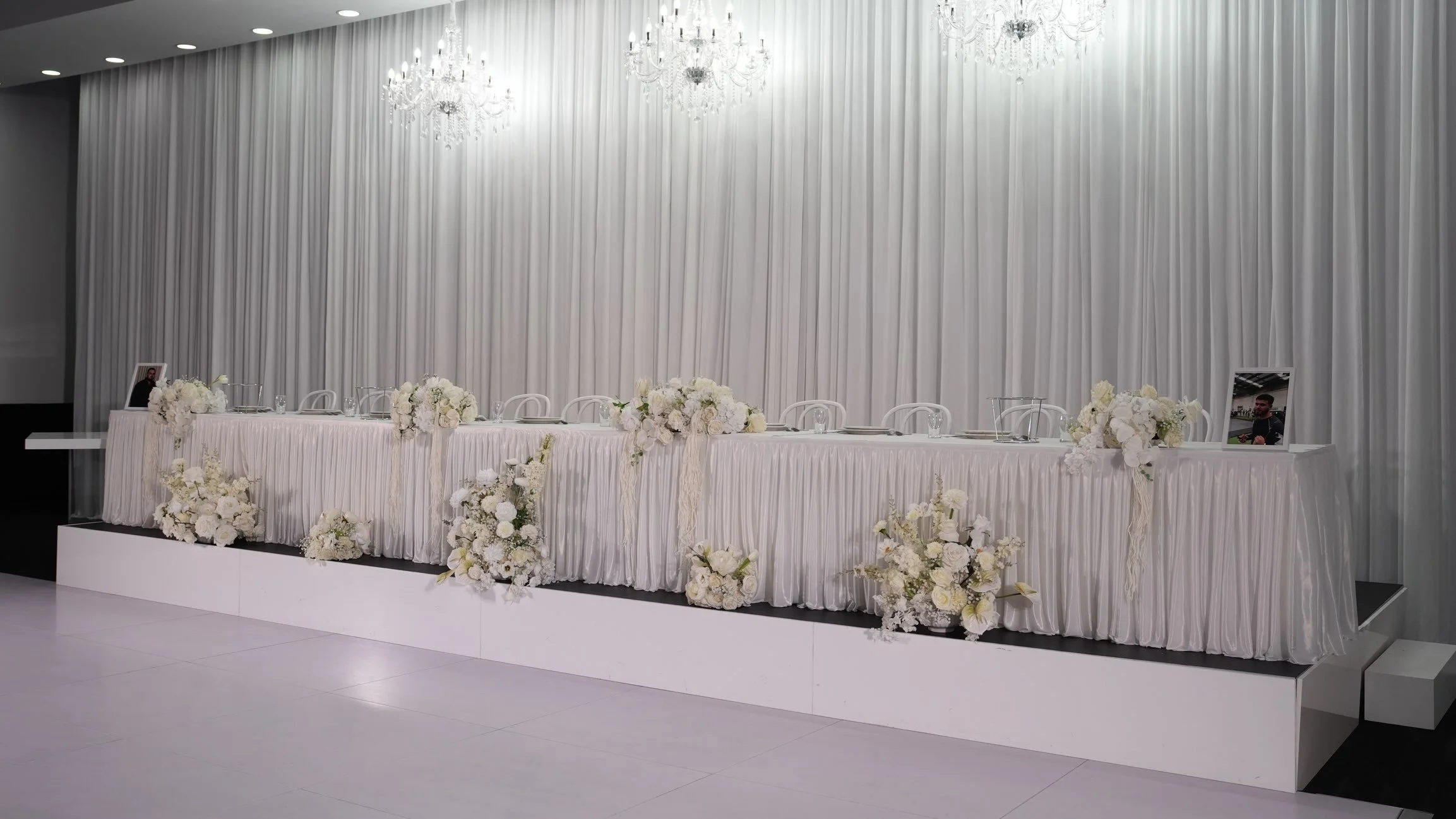 A beautiful floral moment for Sarah &amp; Bekim 🤍

From the statement floral d&eacute;cor to the personalised welcome sign, every detail was styled to create the perfect entrance for their special celebration.

#ALJEvents #AdelaideEvents #AdelaideEv