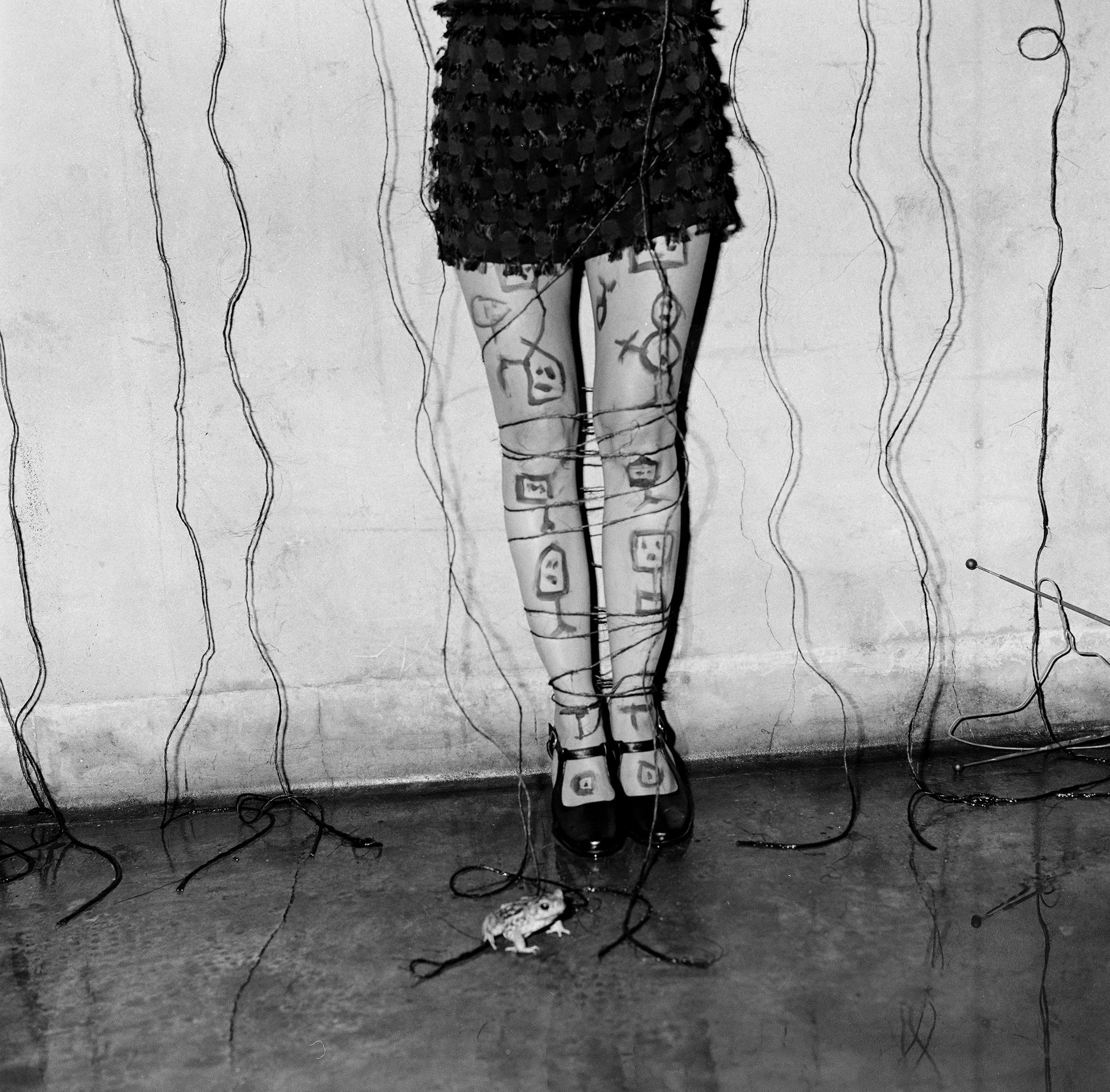 Selma Blair with Frog, 2005.jpg